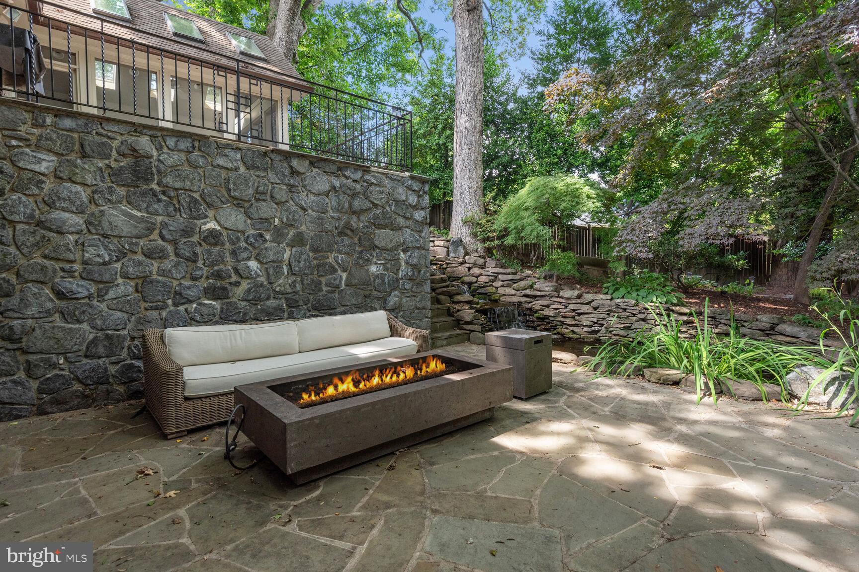 ROLLINGWOOD - Residential