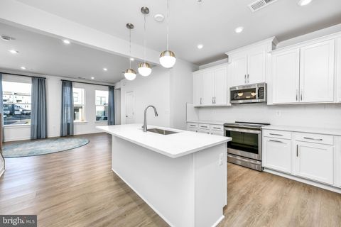 4627 OLIVINE DRIVE 105 CHANTILLY VA 20151