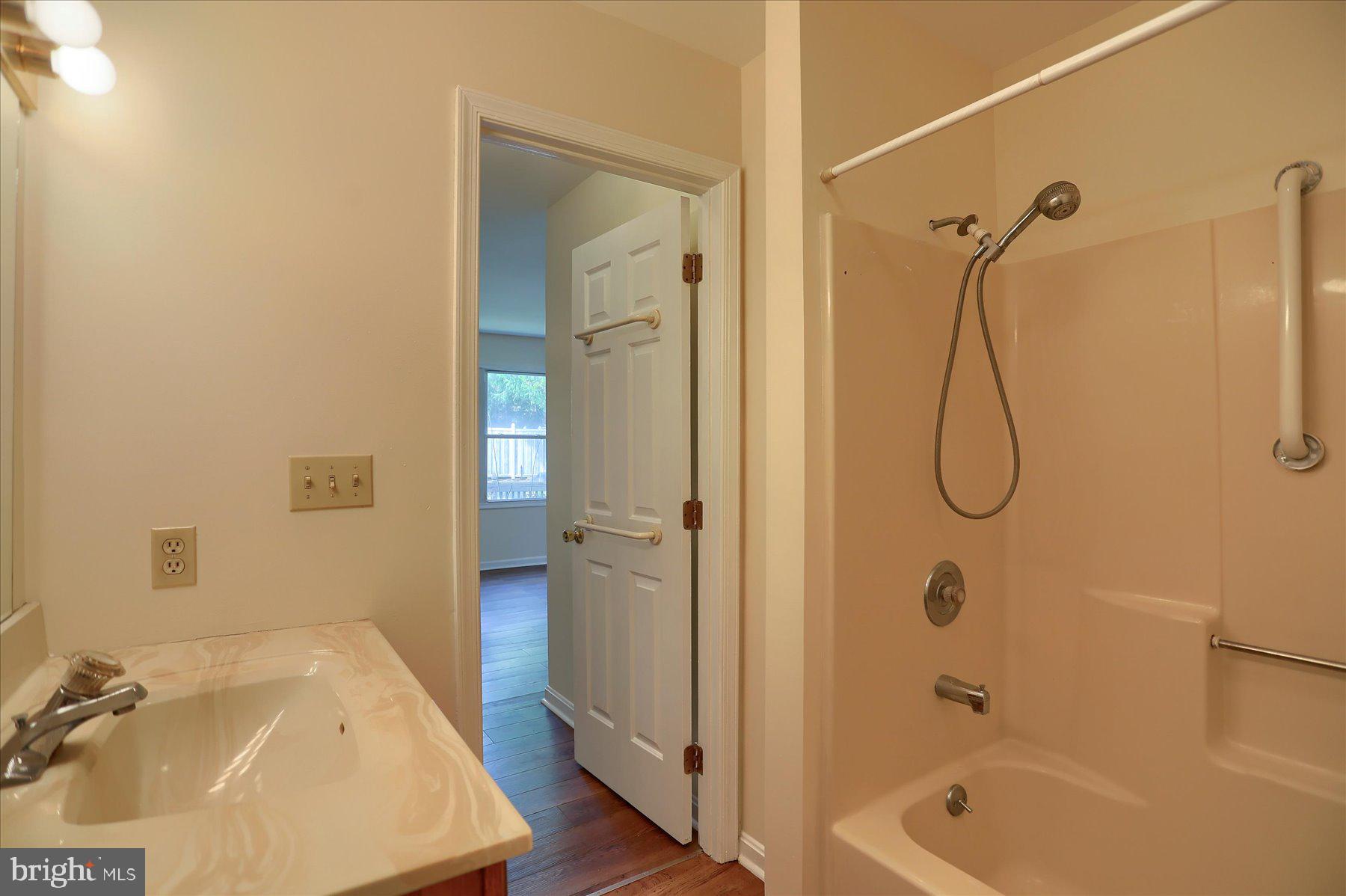 JONATHAN PARK - Residential