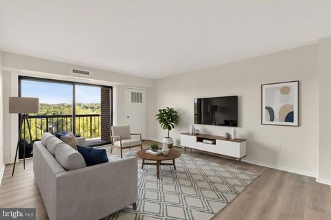 Photo of 200 N Pickett St #1010, ALEXANDRIA, VA 22304 (MLS # VAAX2059616)