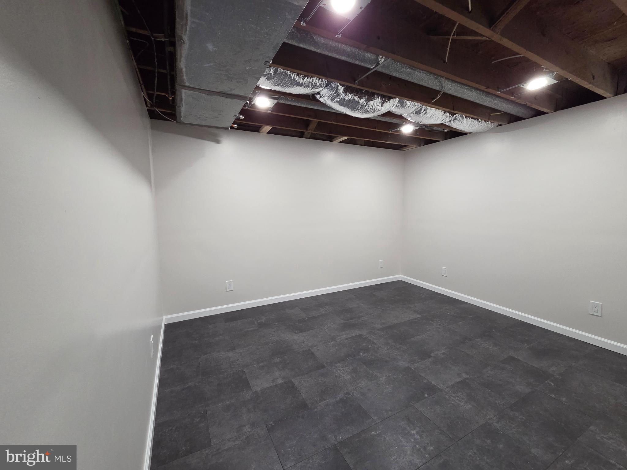 BARNABY MANOR OAKS - Residential