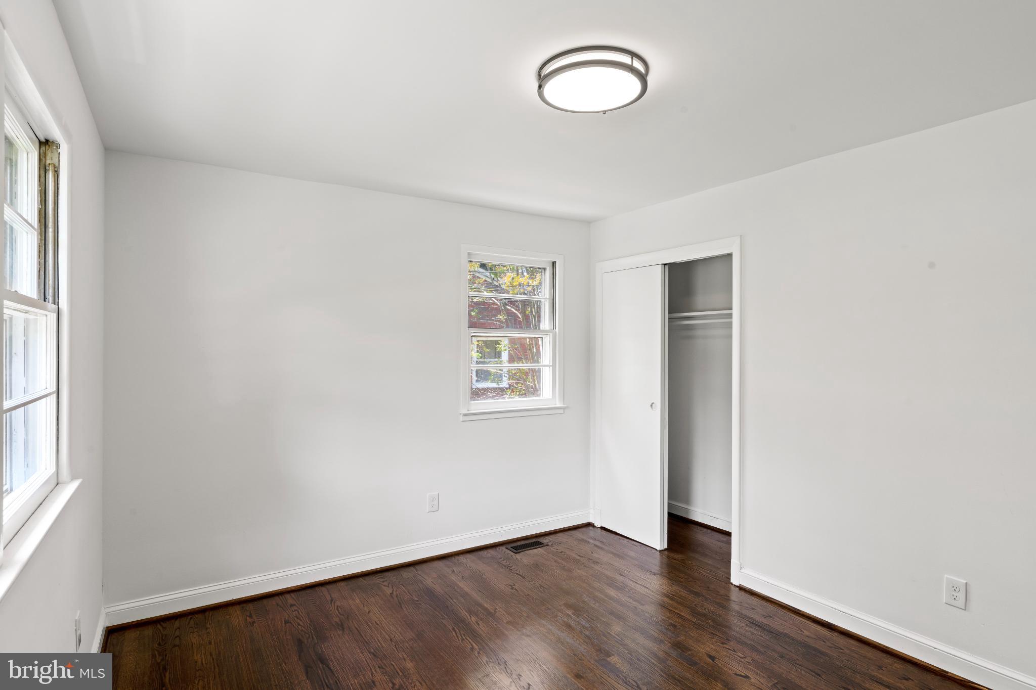 BARNABY MANOR OAKS - Residential