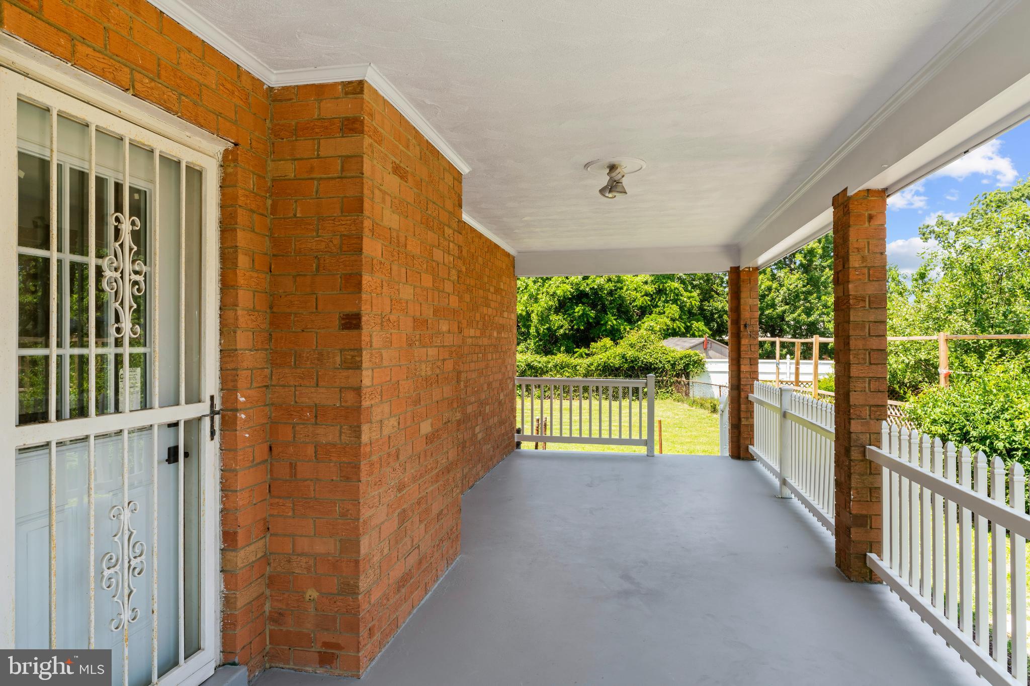 BARNABY MANOR OAKS - Residential