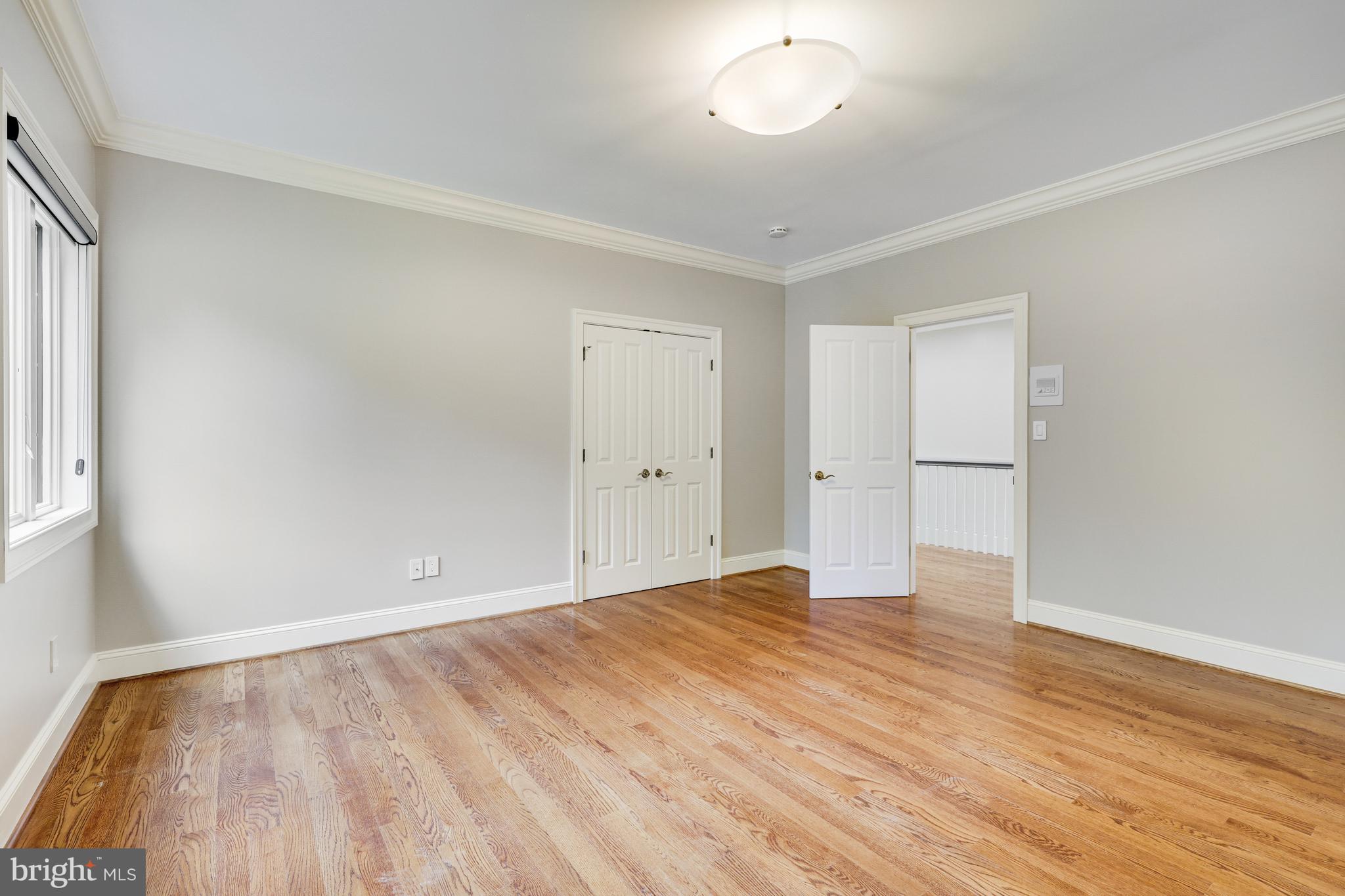 VALLEY STREAM - Residential