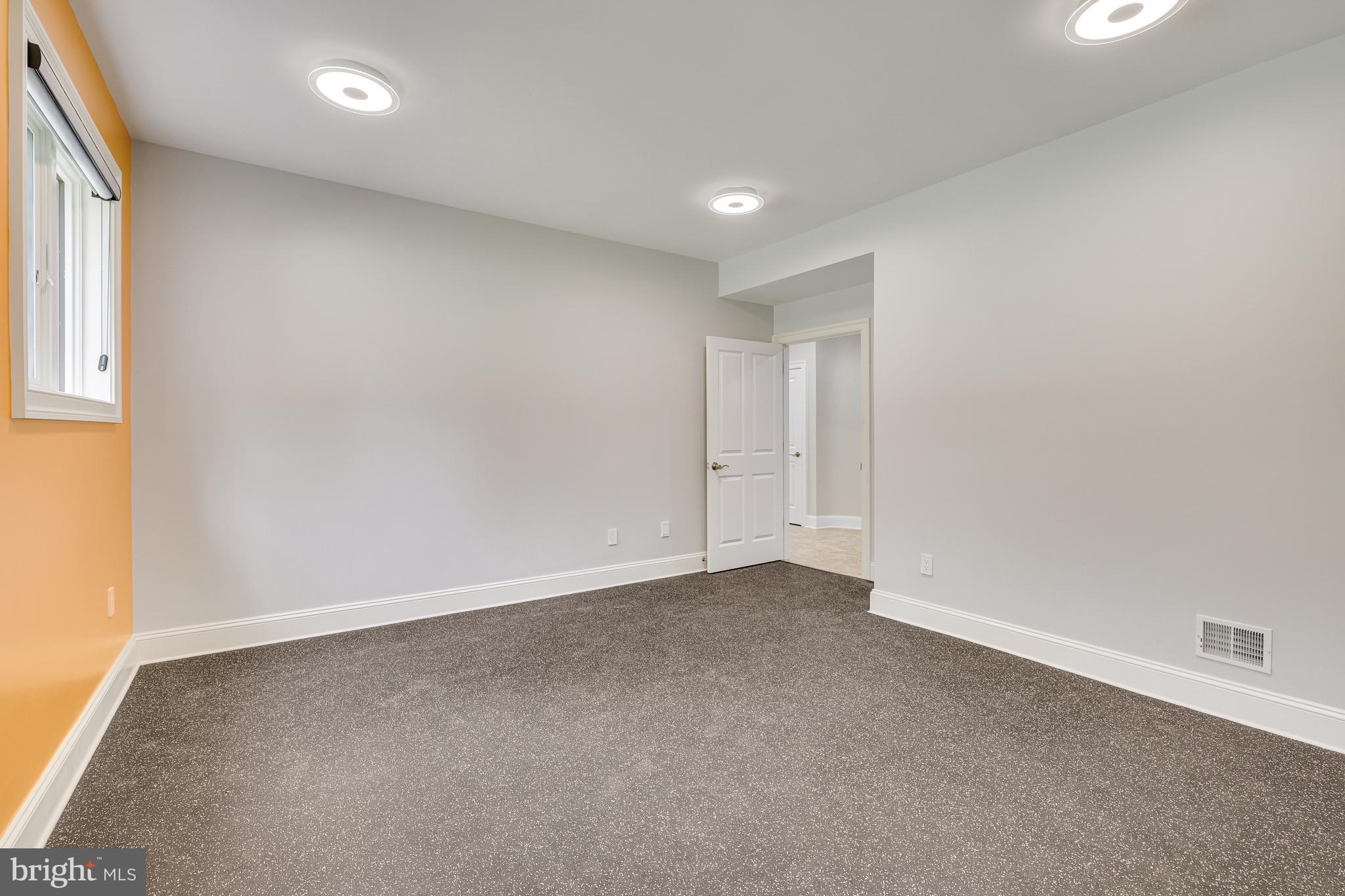 VALLEY STREAM - Residential