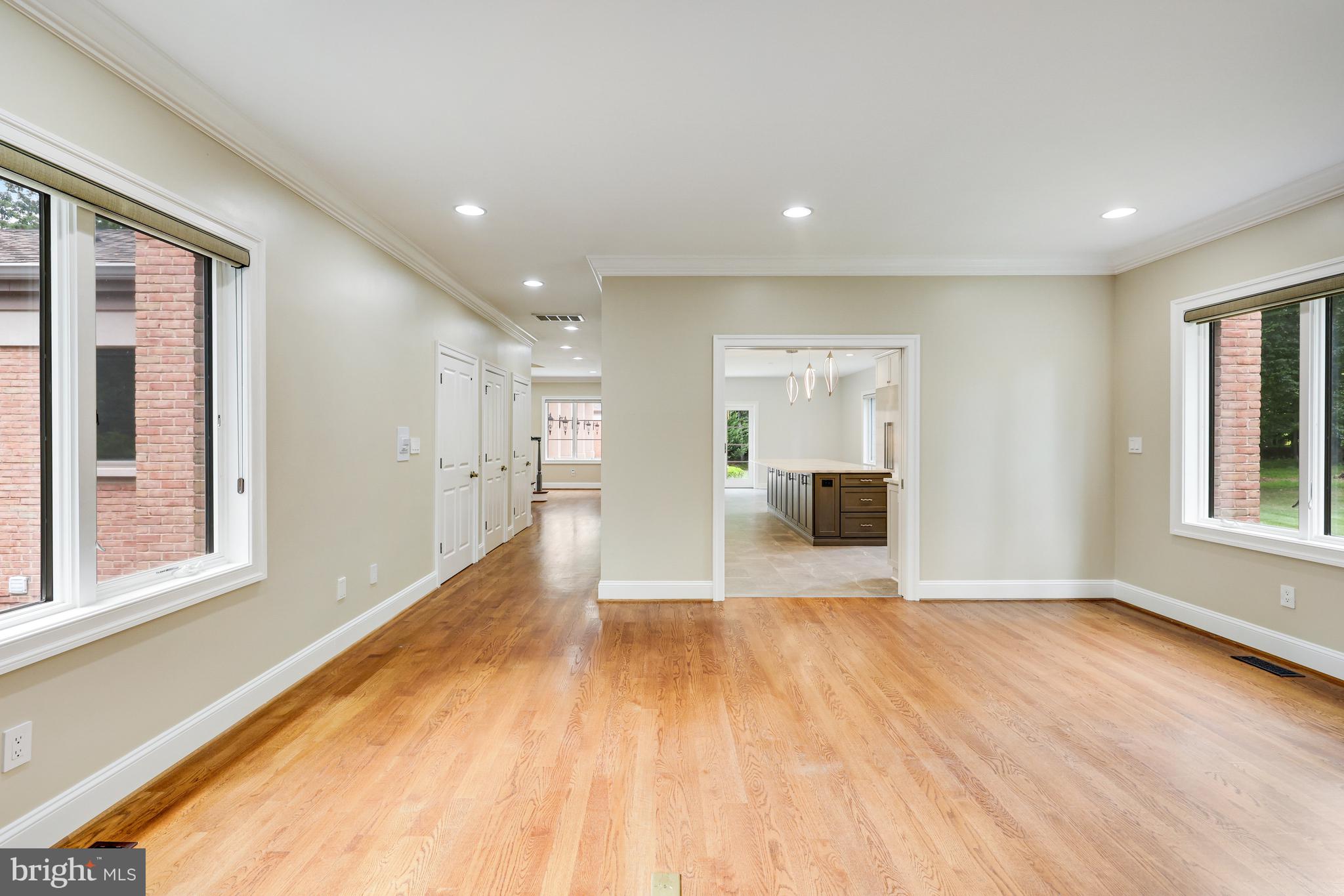 VALLEY STREAM - Residential