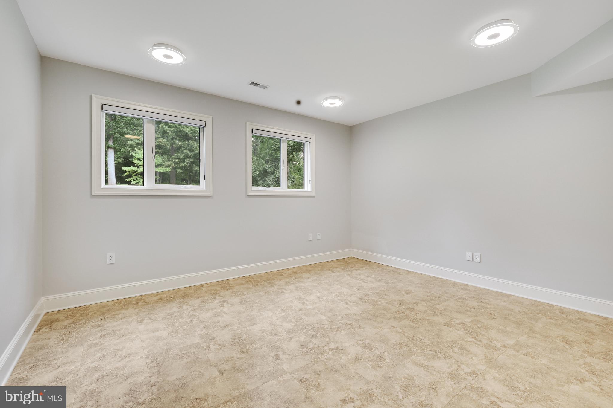 VALLEY STREAM - Residential