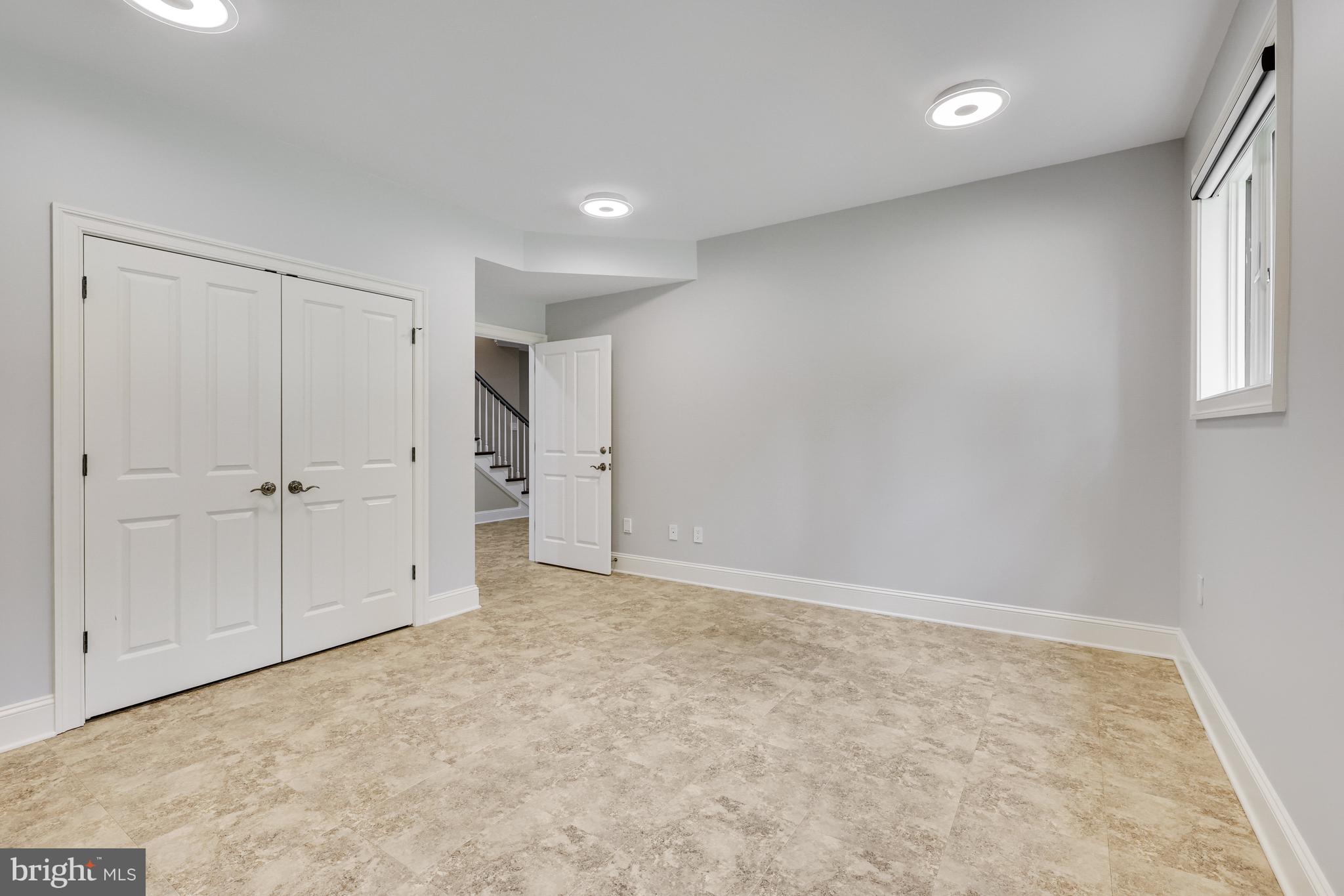 VALLEY STREAM - Residential