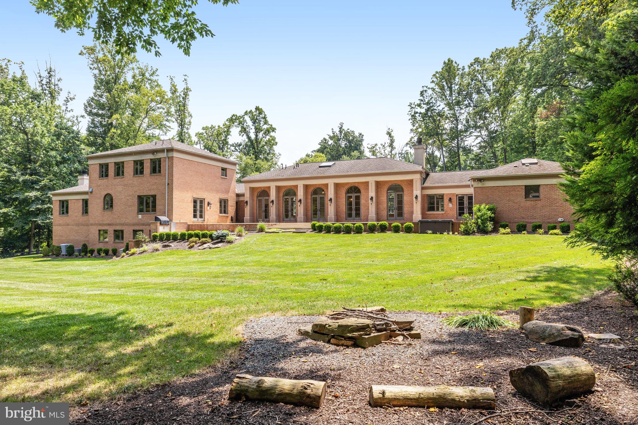 VALLEY STREAM - Residential