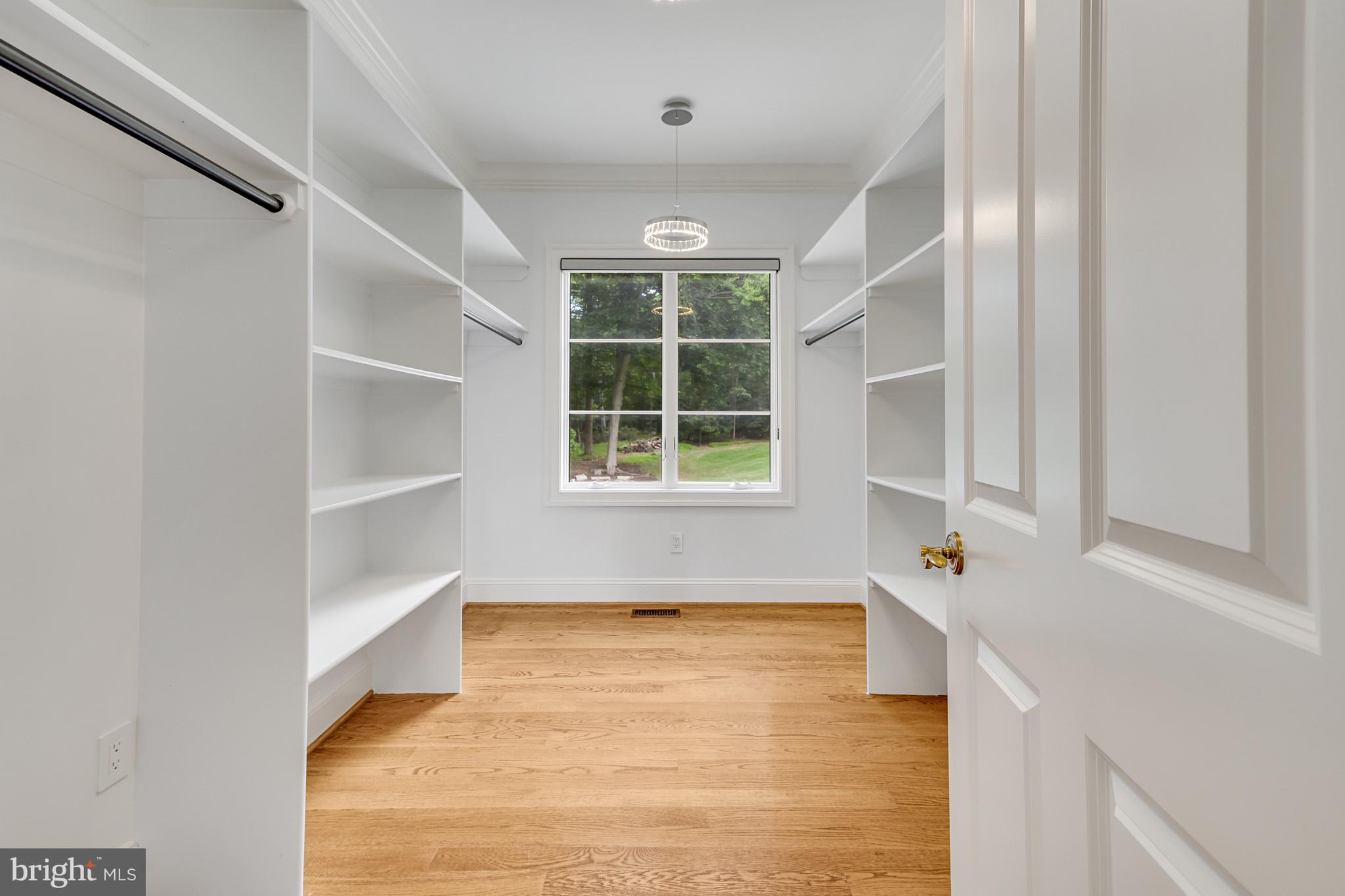 VALLEY STREAM - Residential