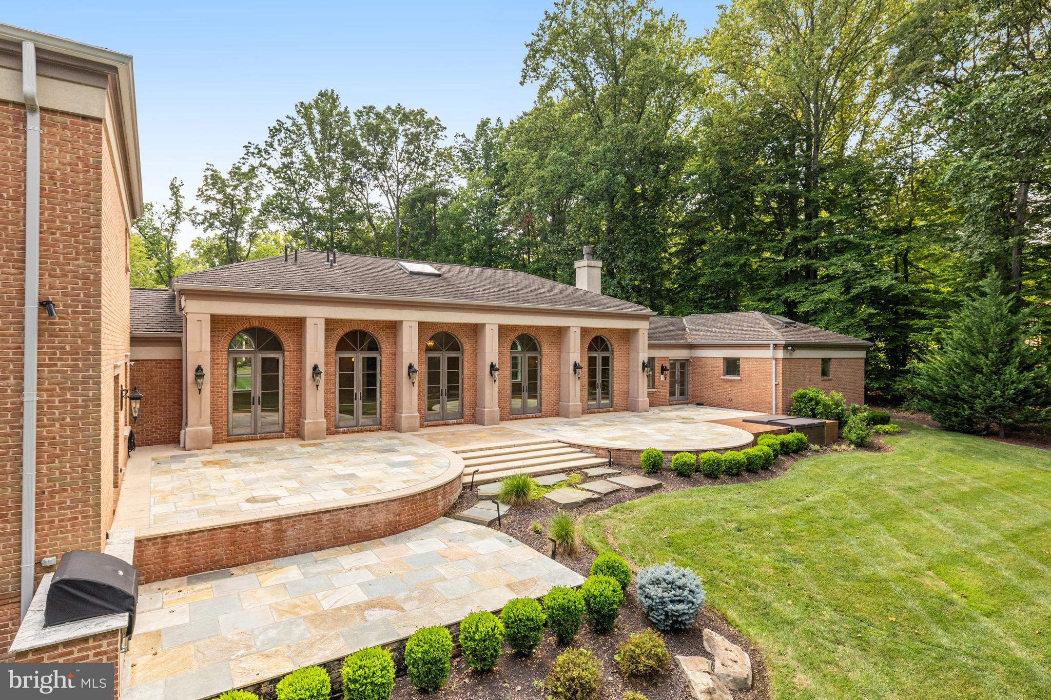 VALLEY STREAM - Residential