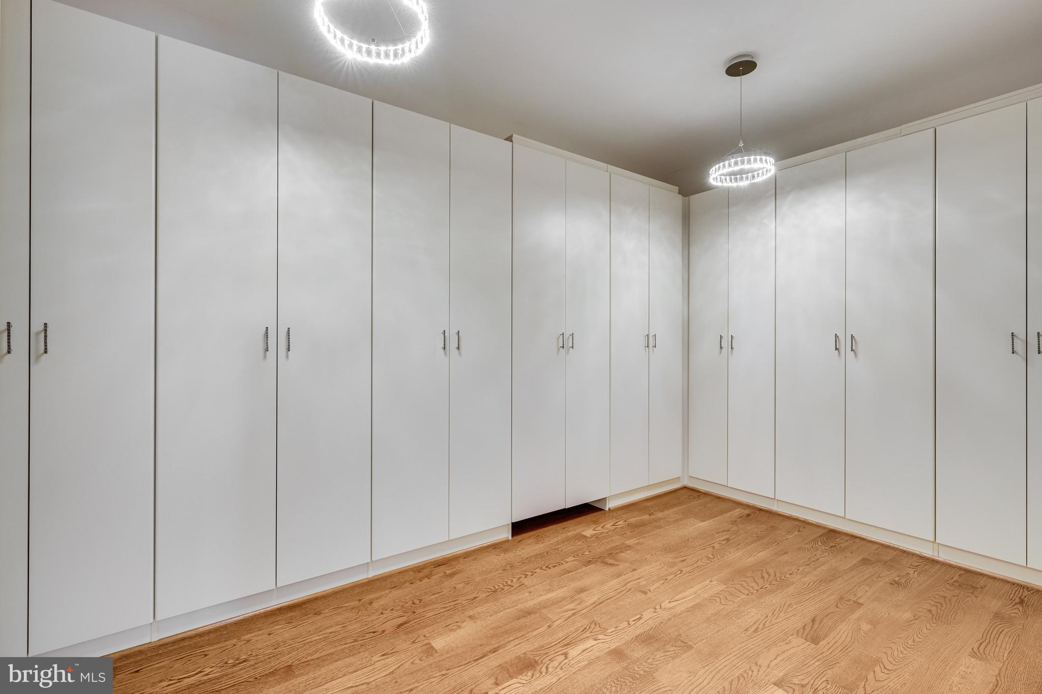 VALLEY STREAM - Residential