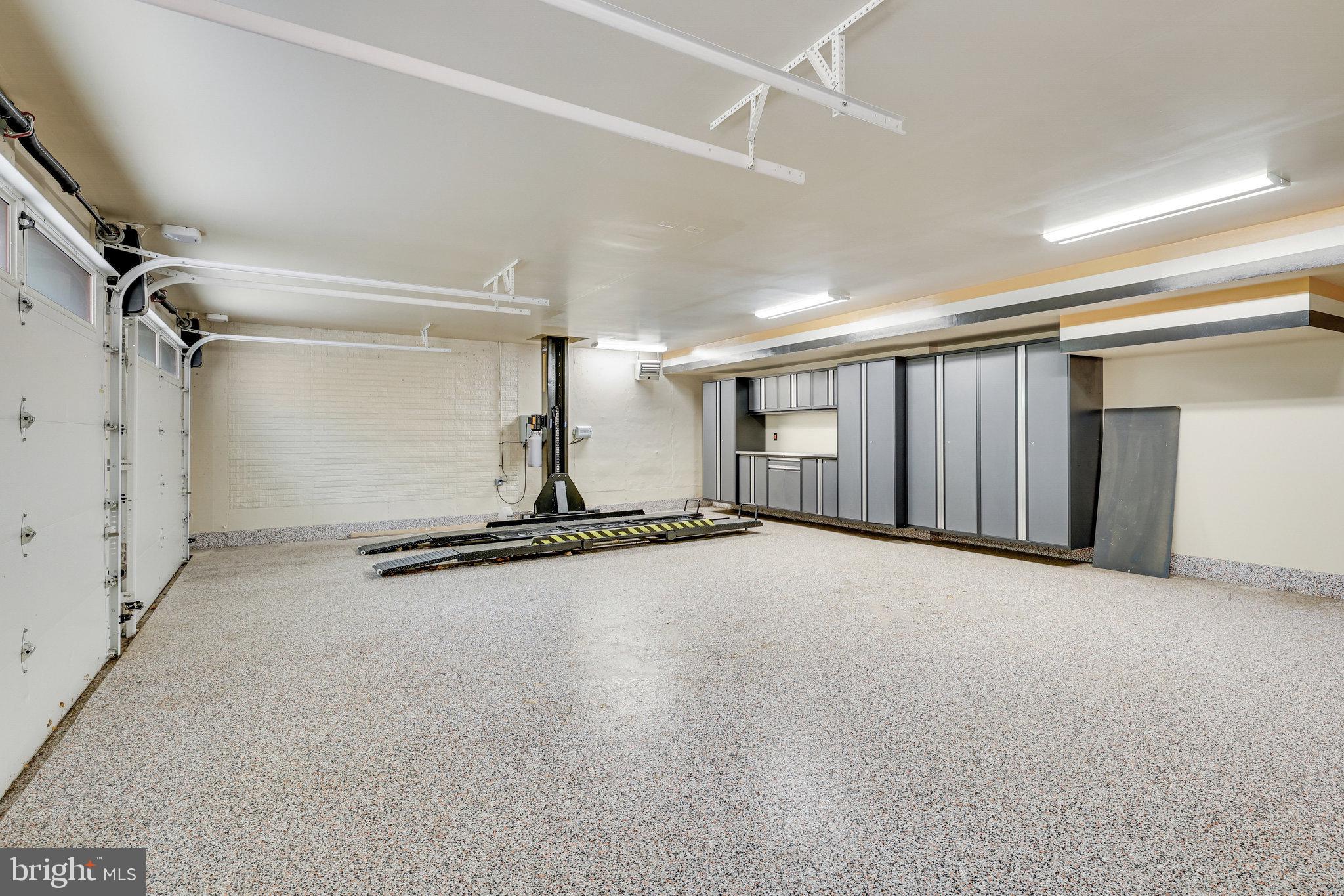 VALLEY STREAM - Residential