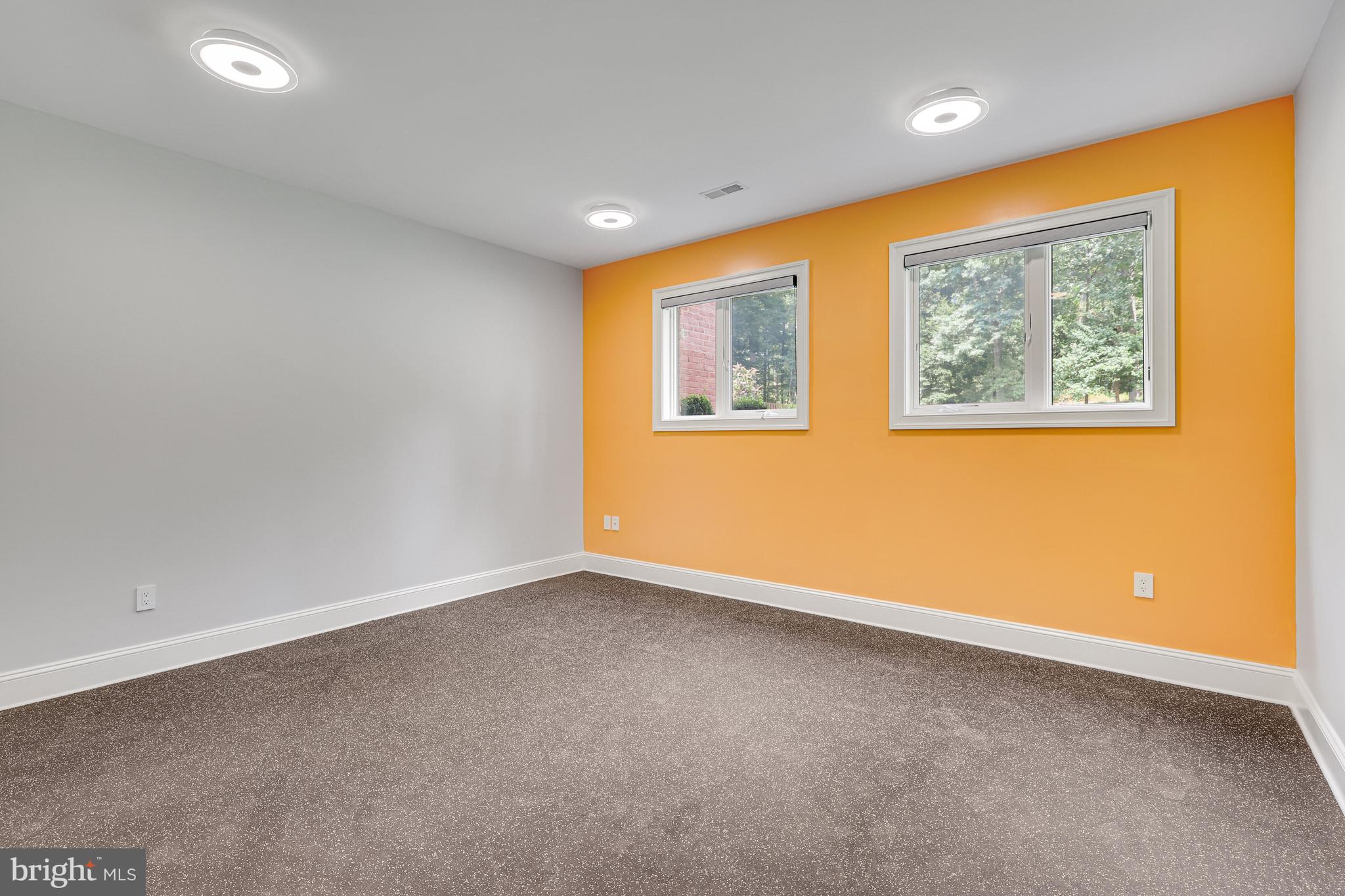 VALLEY STREAM - Residential