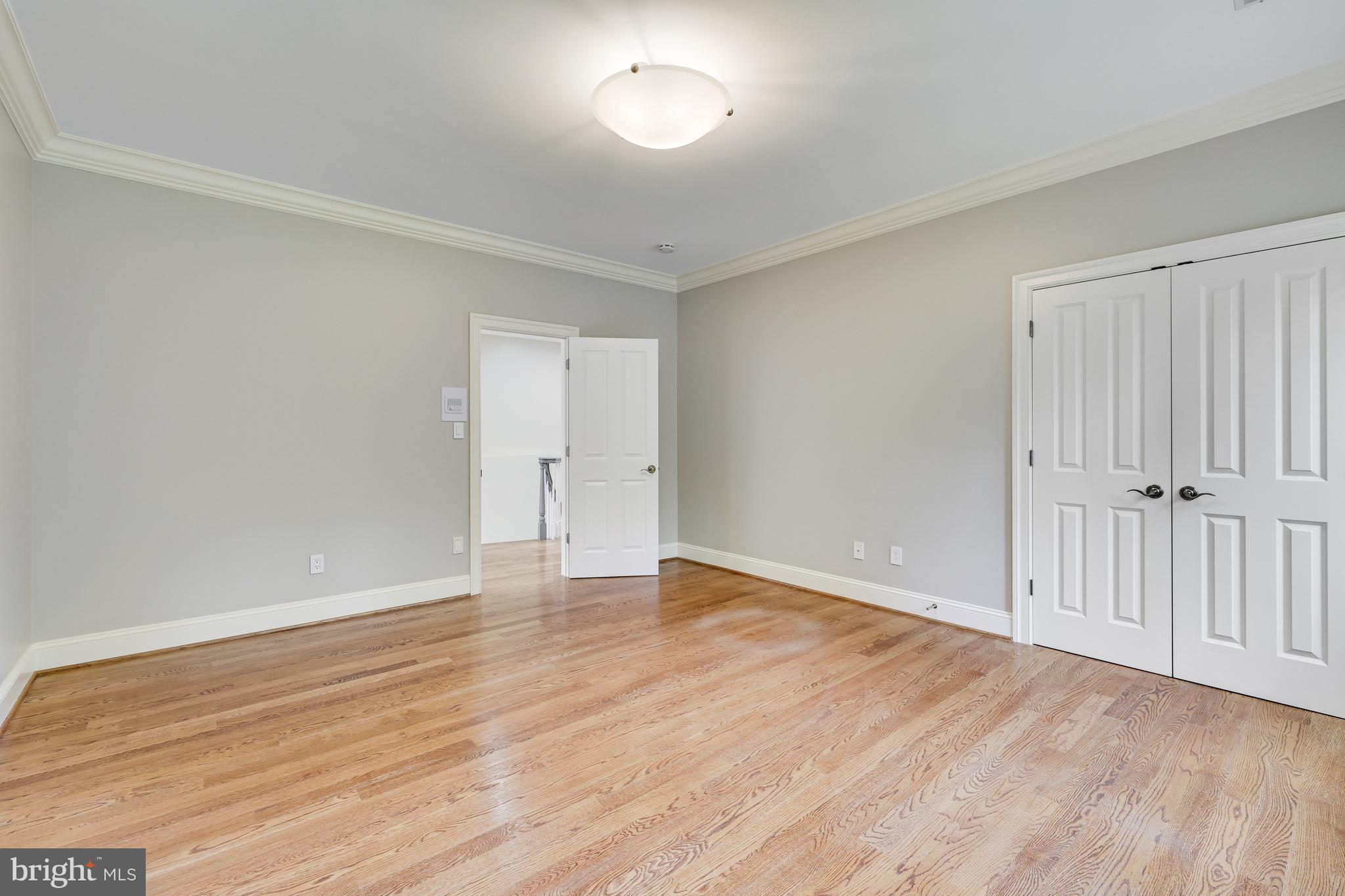 VALLEY STREAM - Residential