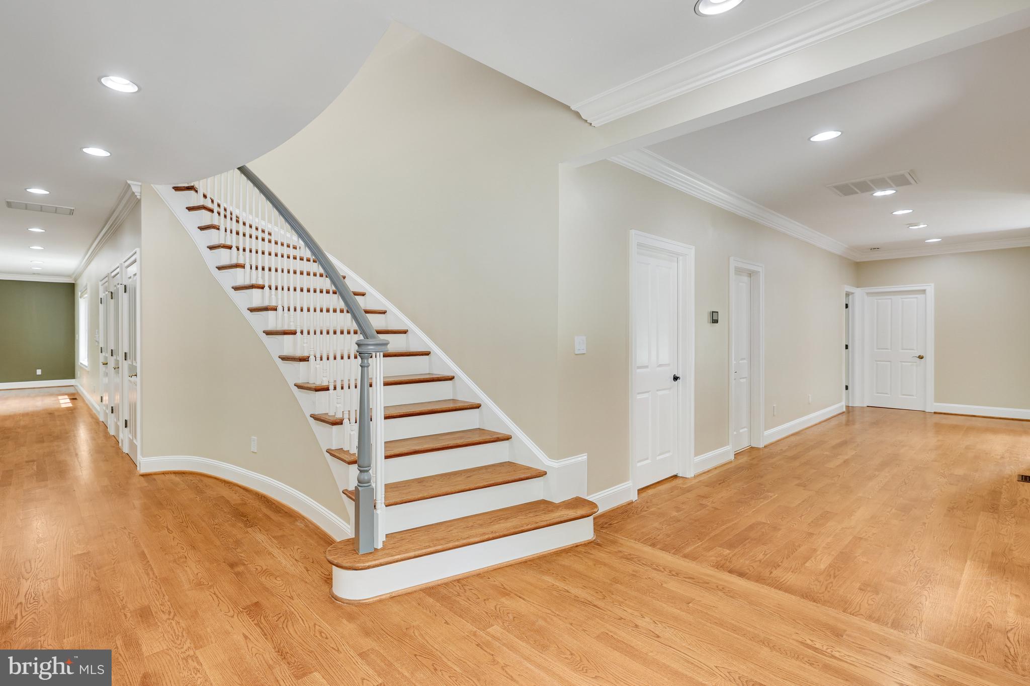 VALLEY STREAM - Residential