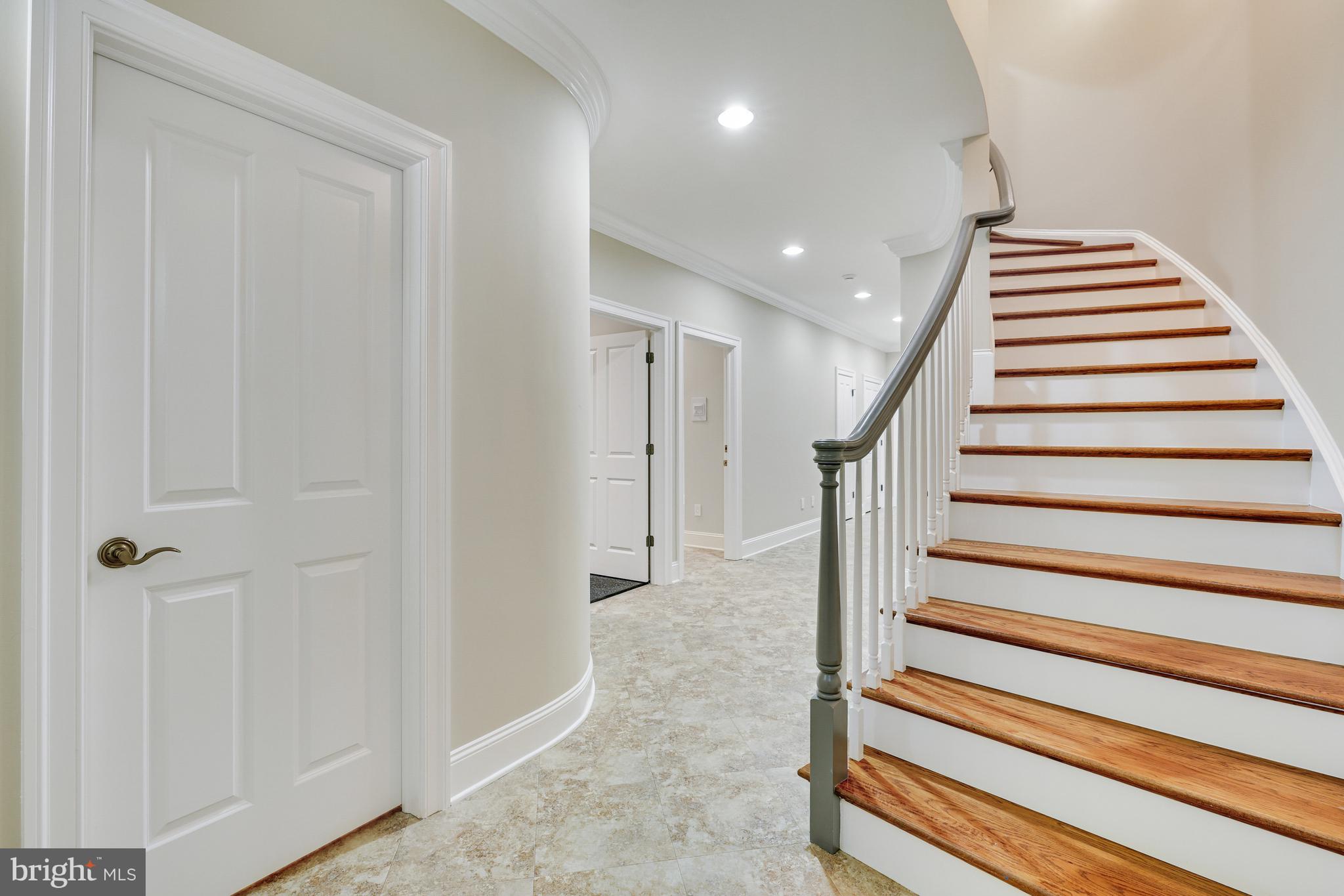 VALLEY STREAM - Residential