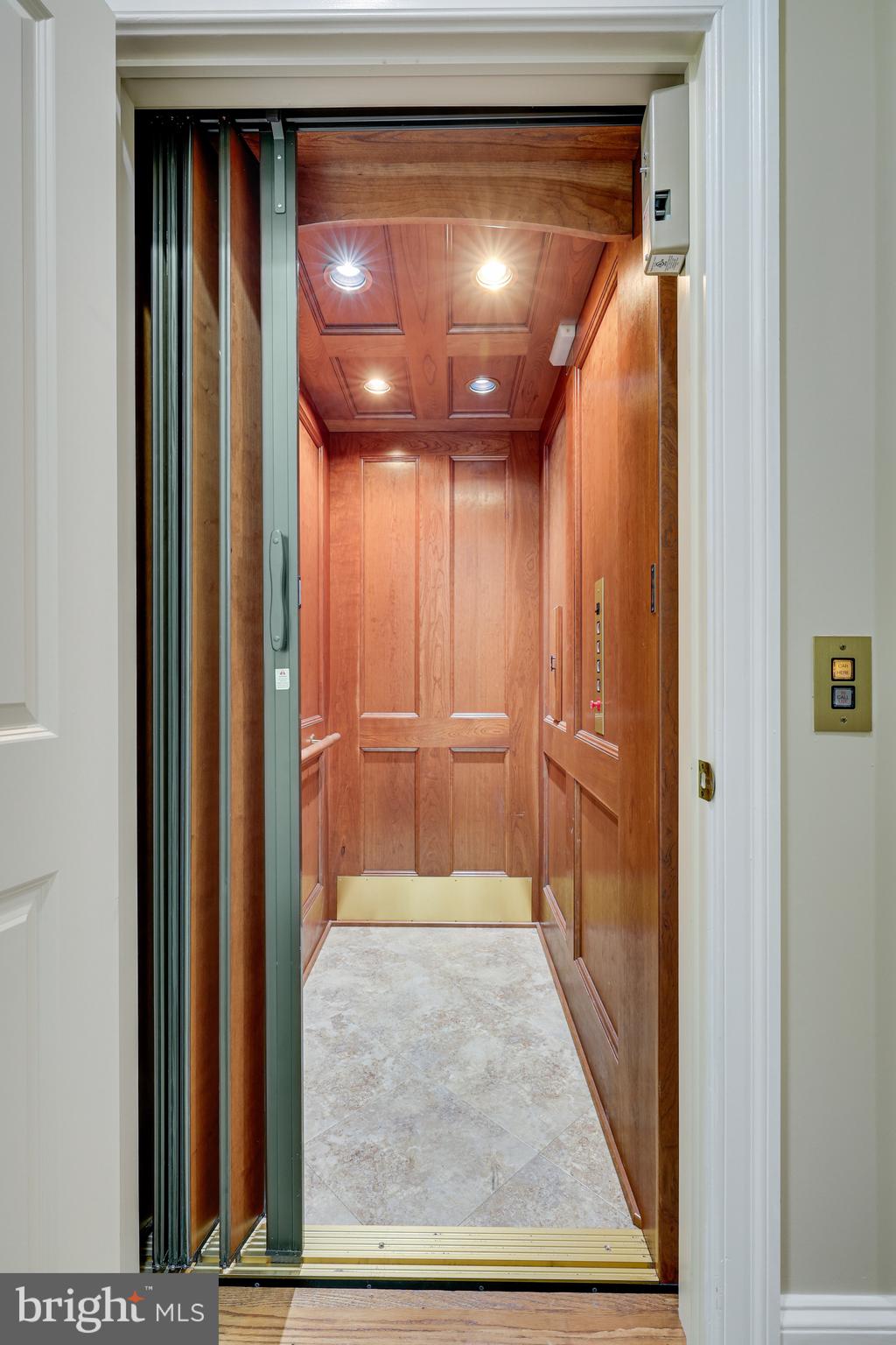 VALLEY STREAM - Residential