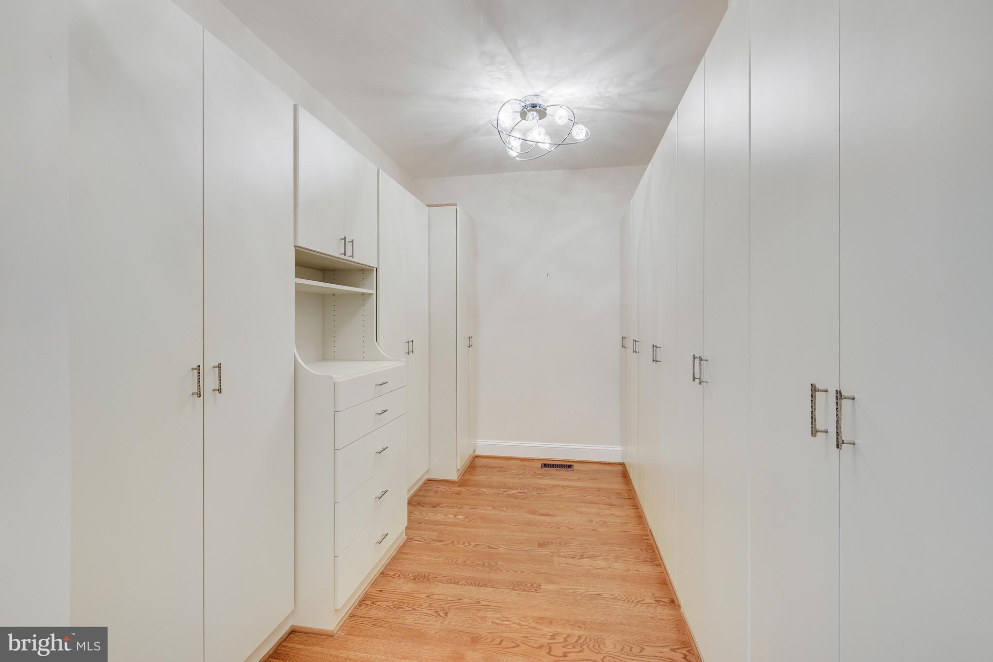 VALLEY STREAM - Residential