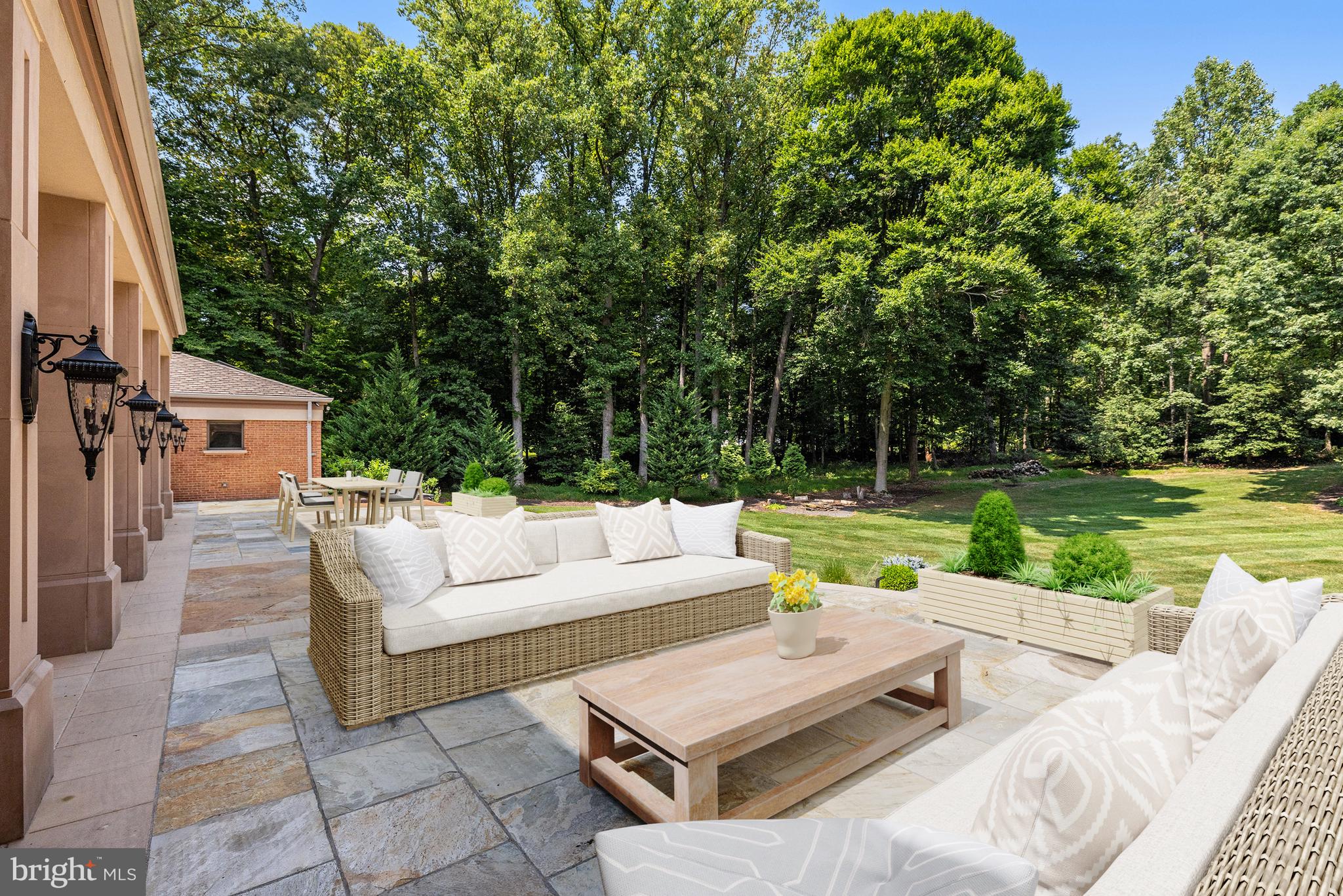 VALLEY STREAM - Residential