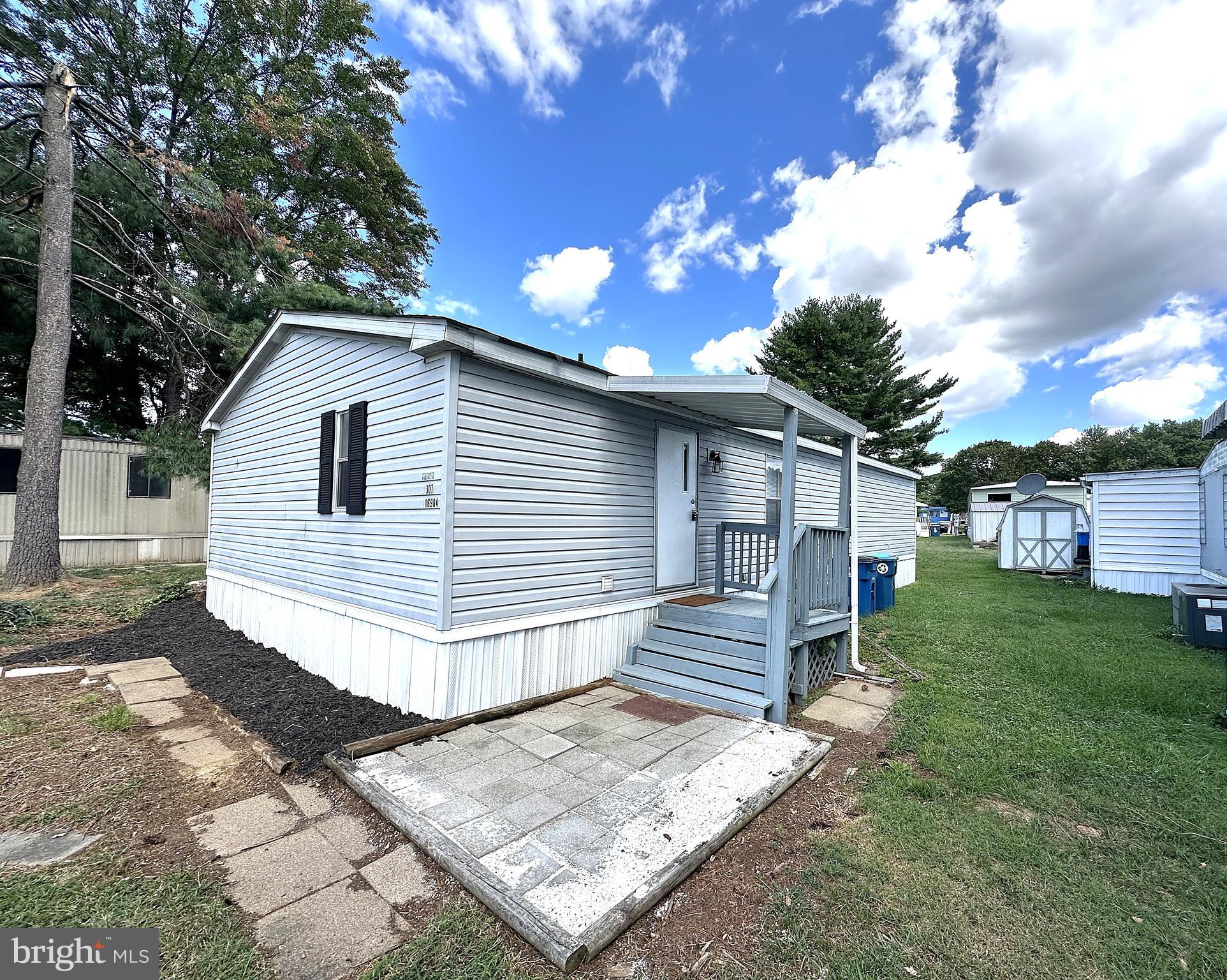 LAKESIDE PARK - Residential