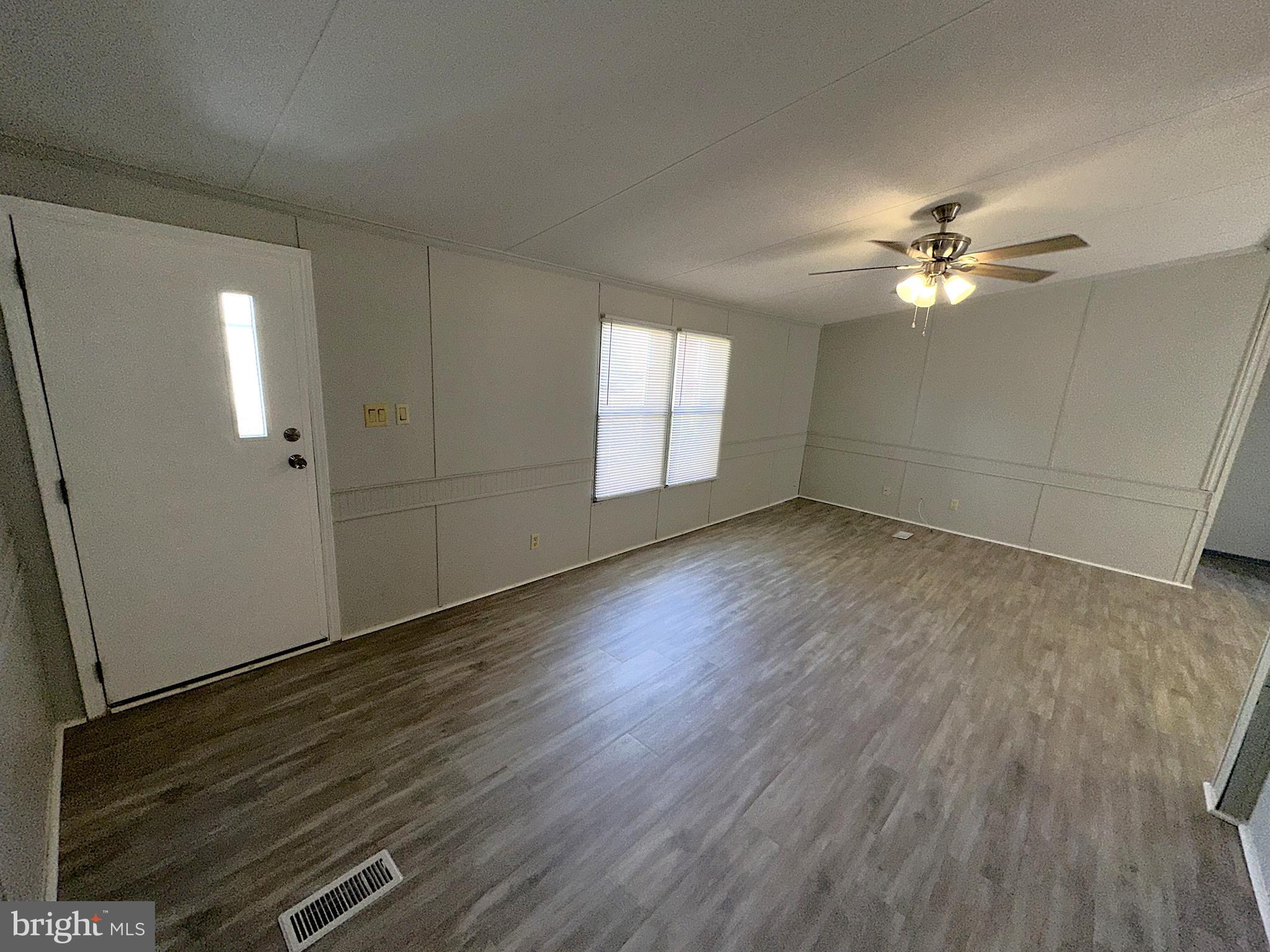 LAKESIDE PARK - Residential