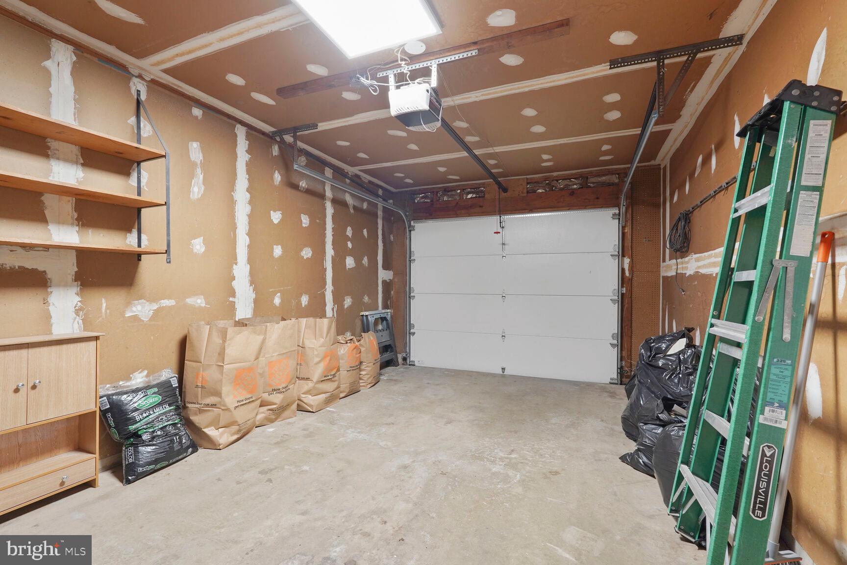 FOX MILL ESTATES 2ND ADD - Residential