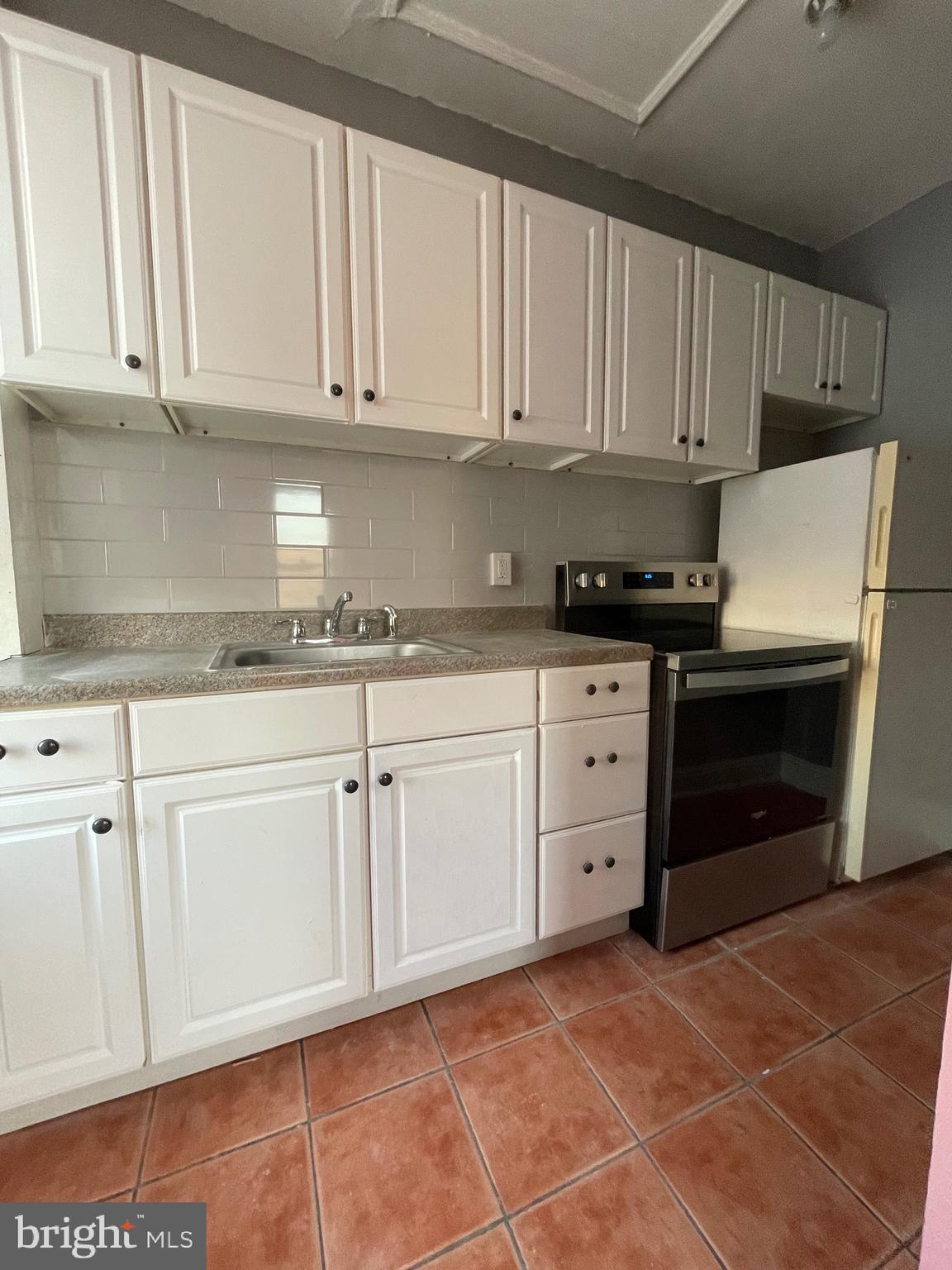 CHARLES VILLAGE - Residential Lease