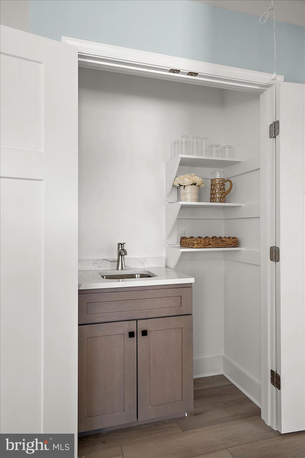 CAPE ISLE OF WIGHT - Residential