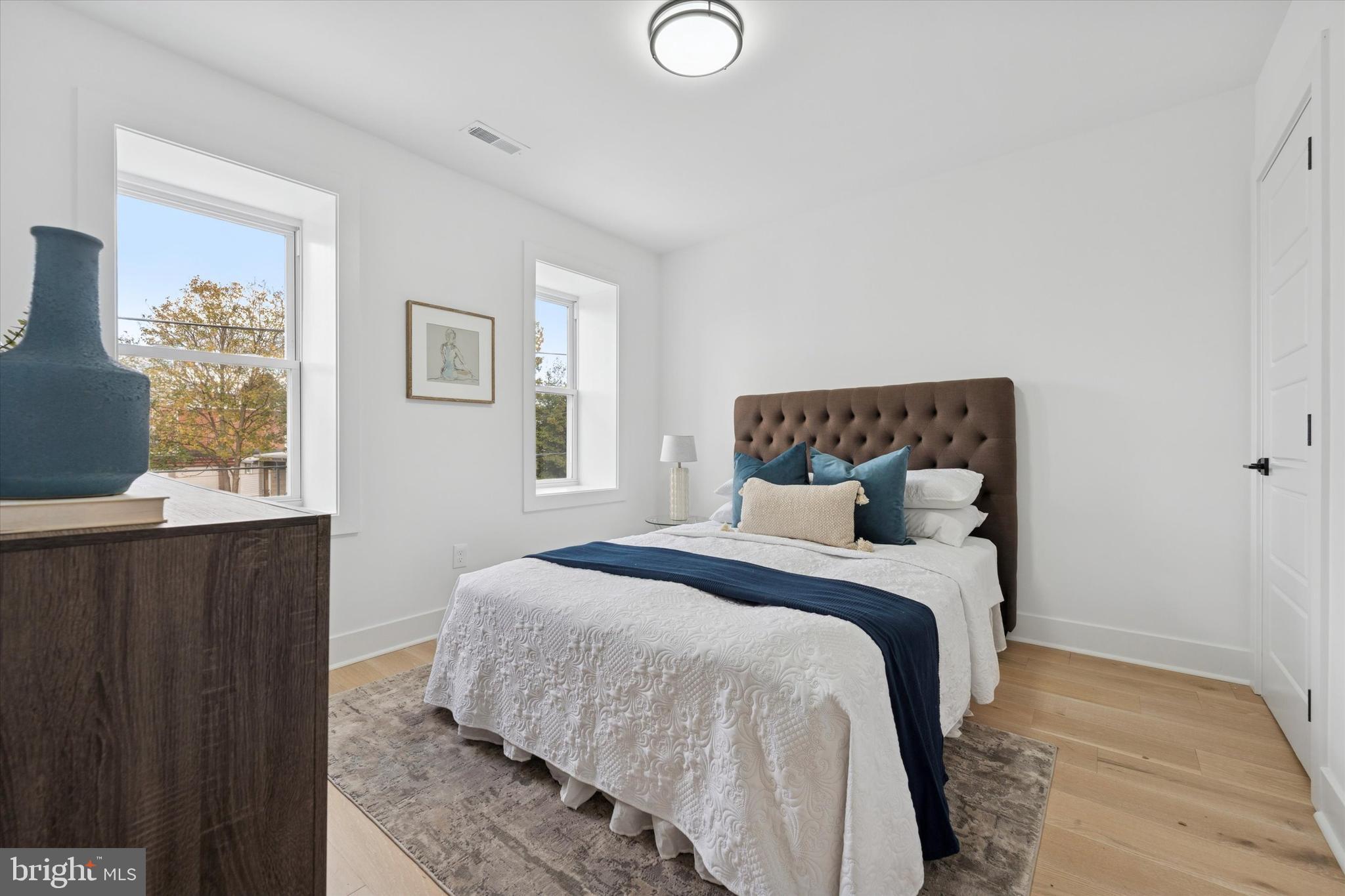 ROXBOROUGH - Residential