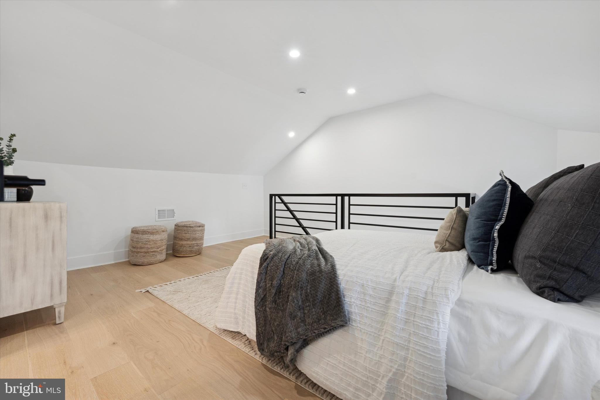 ROXBOROUGH - Residential