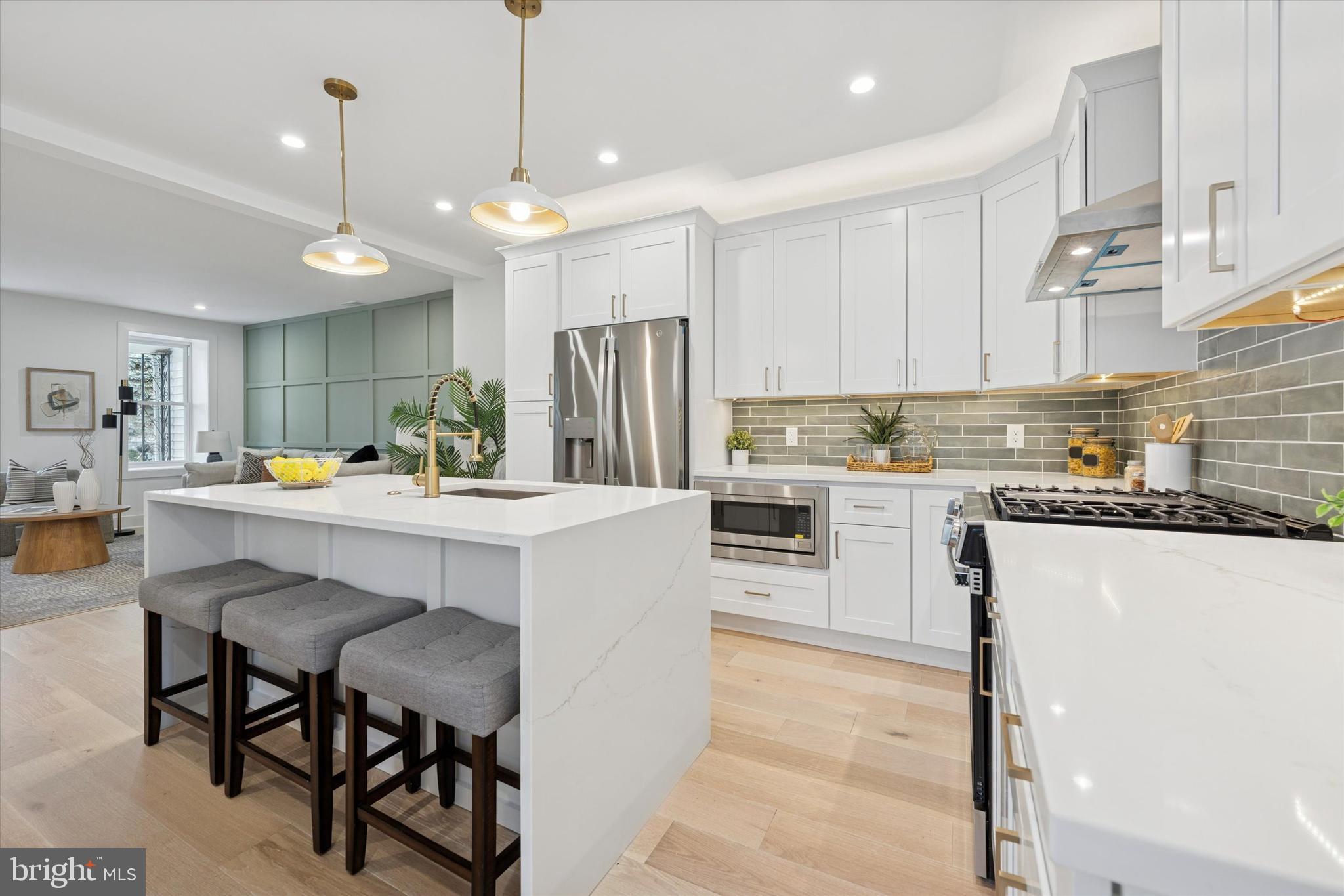 ROXBOROUGH - Residential