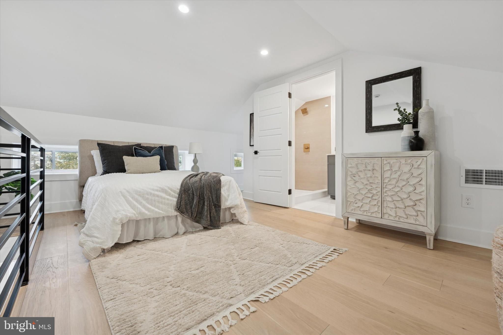 ROXBOROUGH - Residential