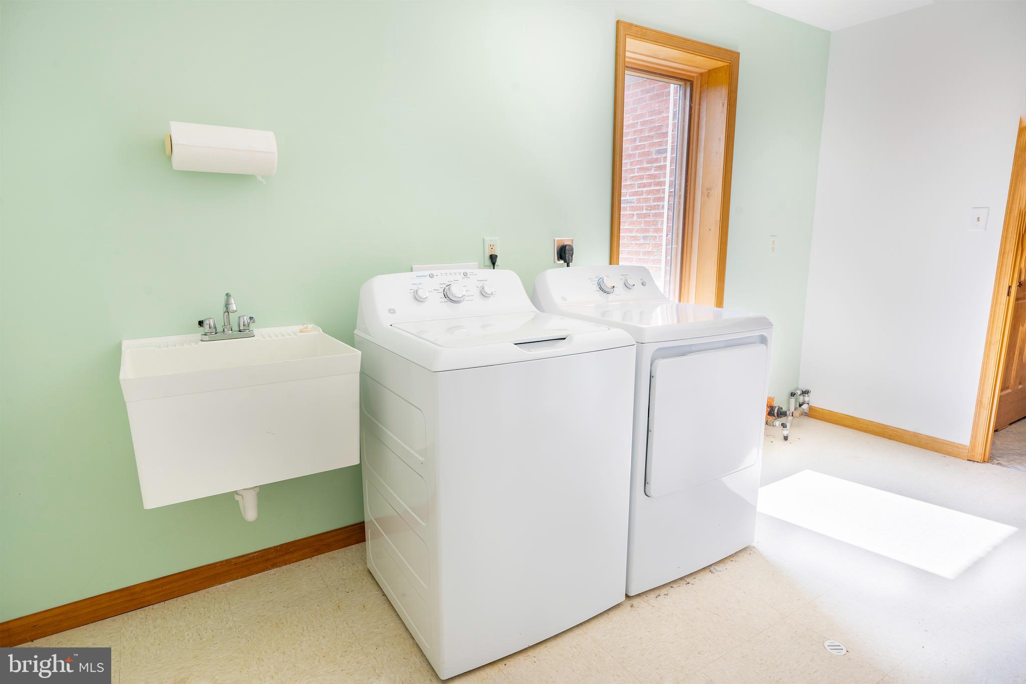 WINDSOR FARMS - Residential