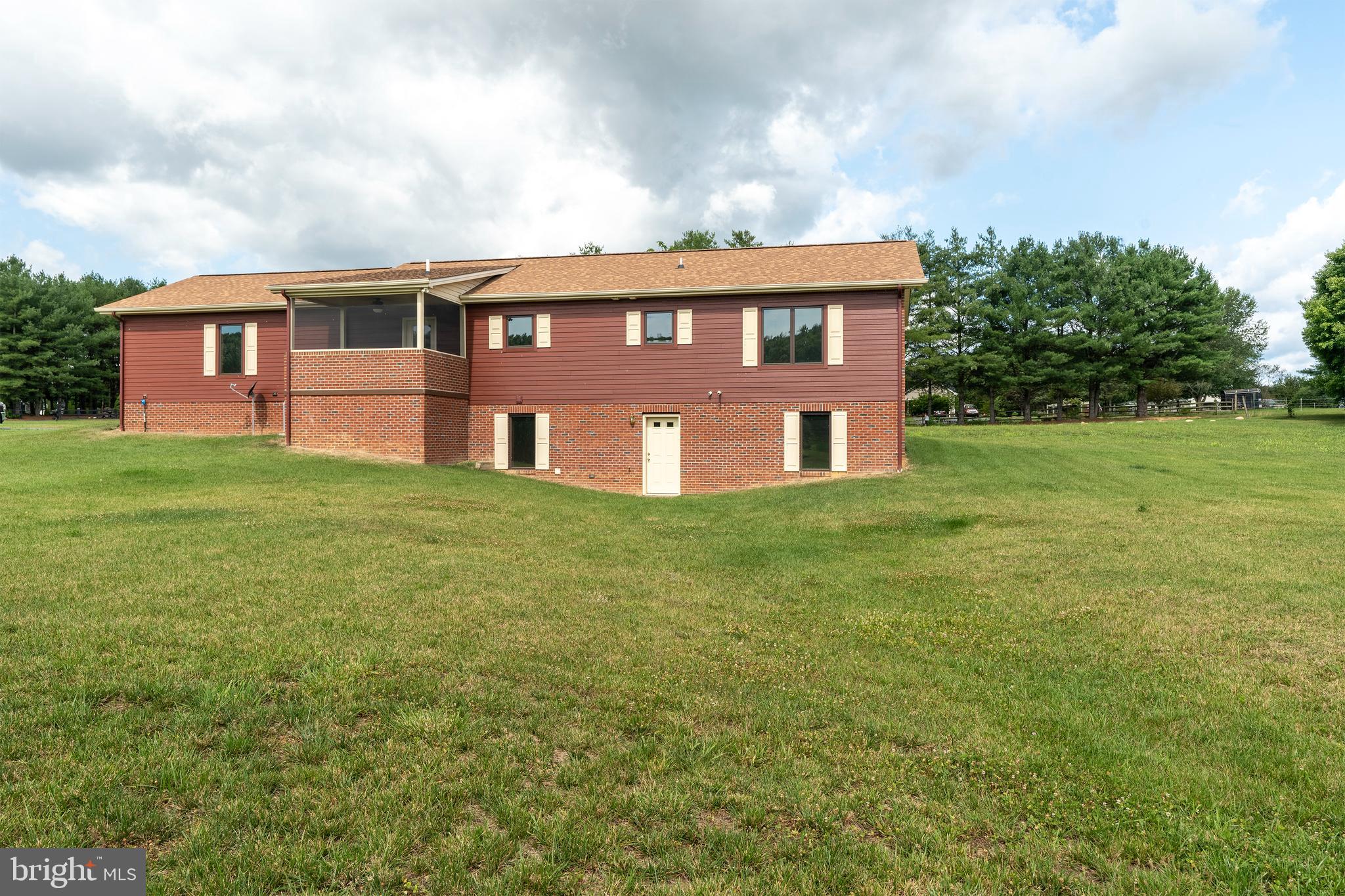 WINDSOR FARMS - Residential