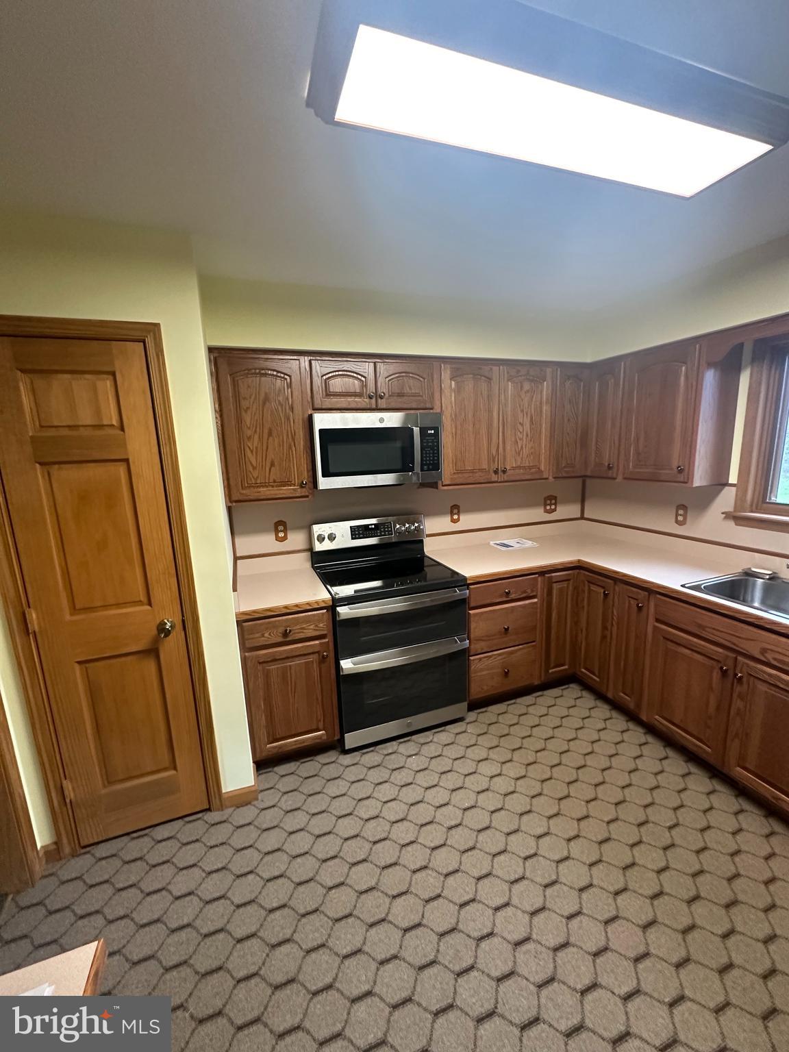 WINDSOR FARMS - Residential