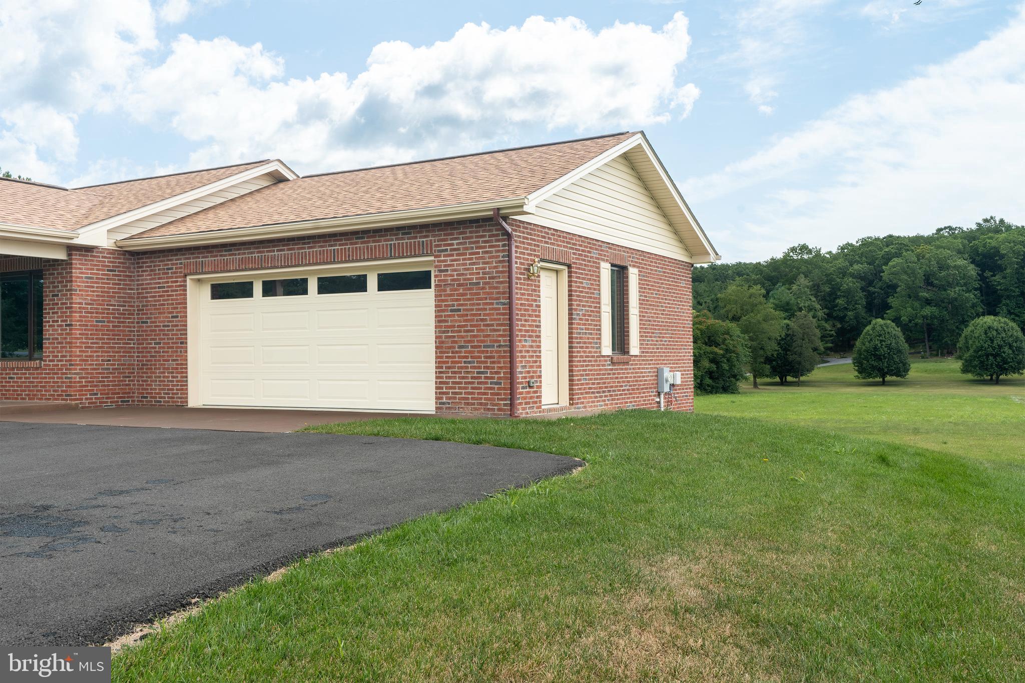 WINDSOR FARMS - Residential