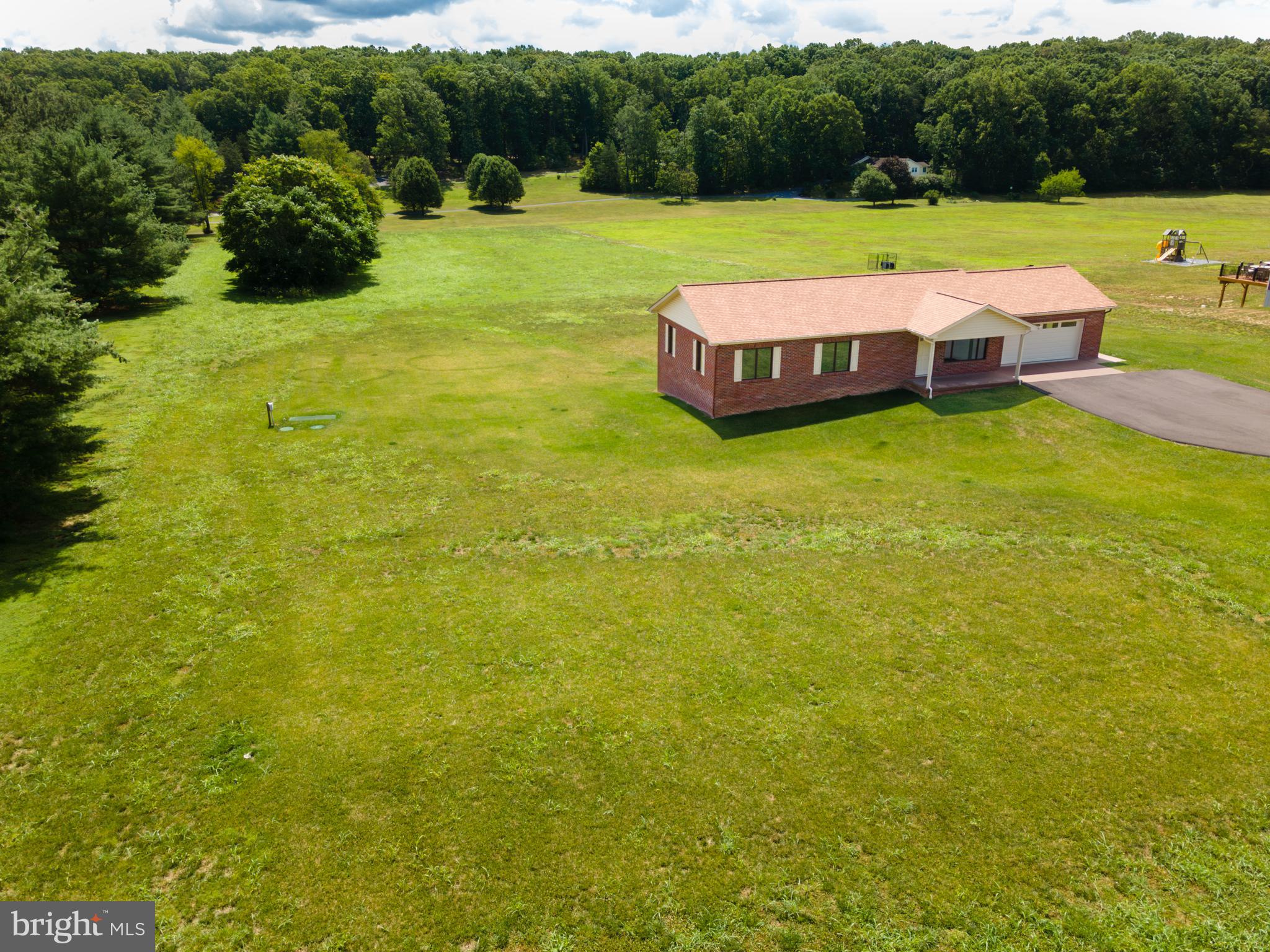 WINDSOR FARMS - Residential