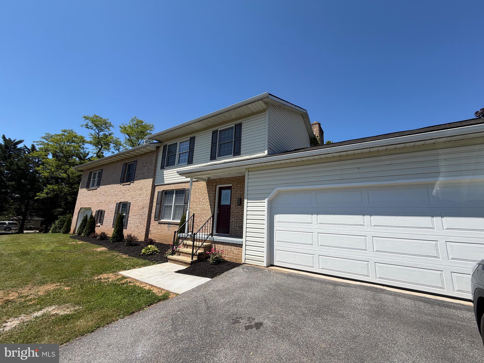 805 ANTRIM LANE