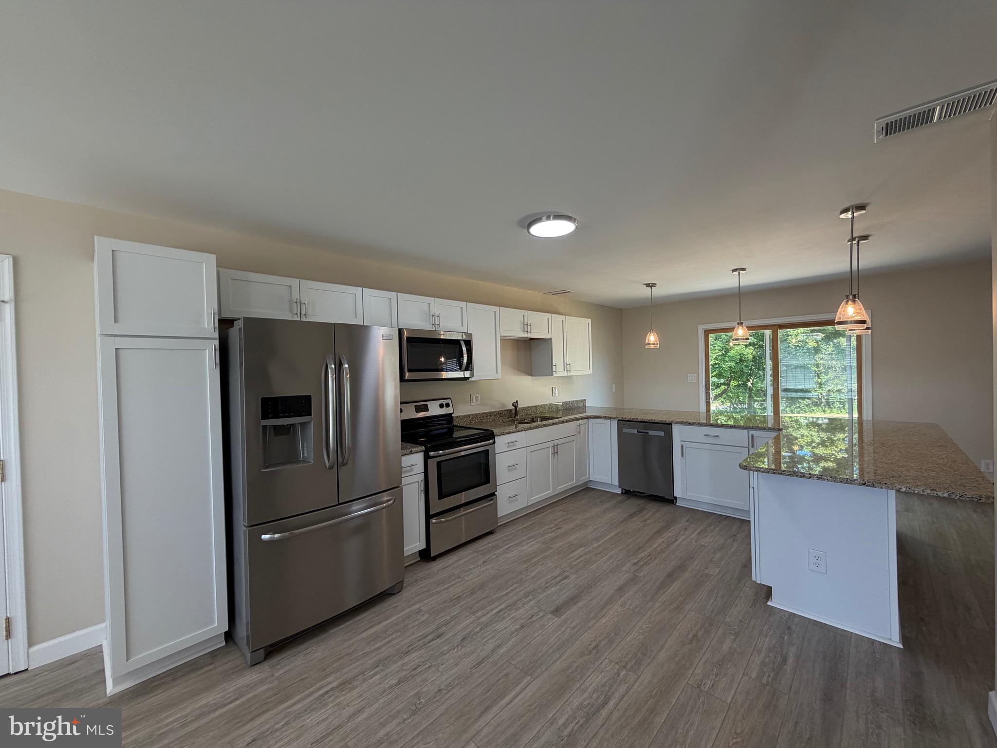805 ANTRIM LANE