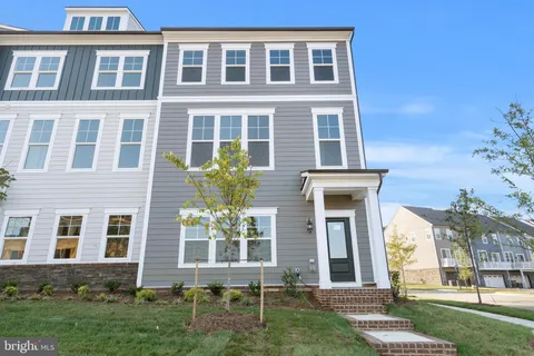 1744 Autumn Maple Leaf Drive, Dumfries, VA MLS: VAPW2087028