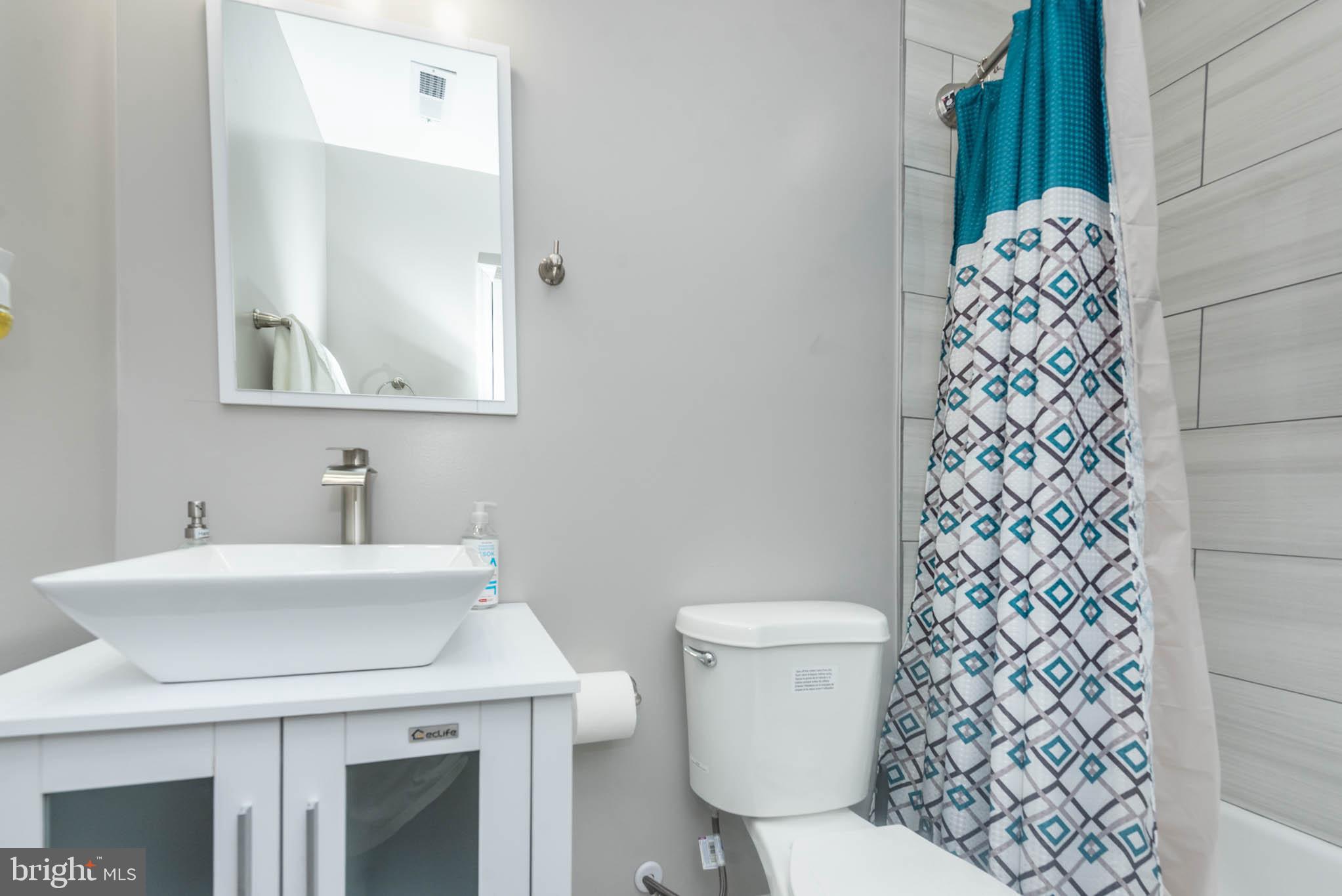 HOLLINS MARKET - Residential Lease