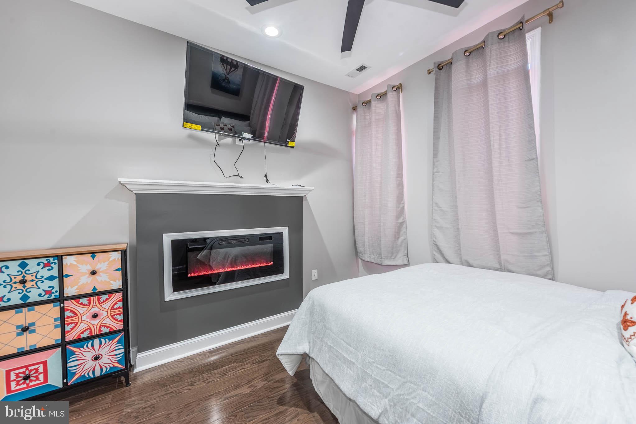 HOLLINS MARKET - Residential Lease