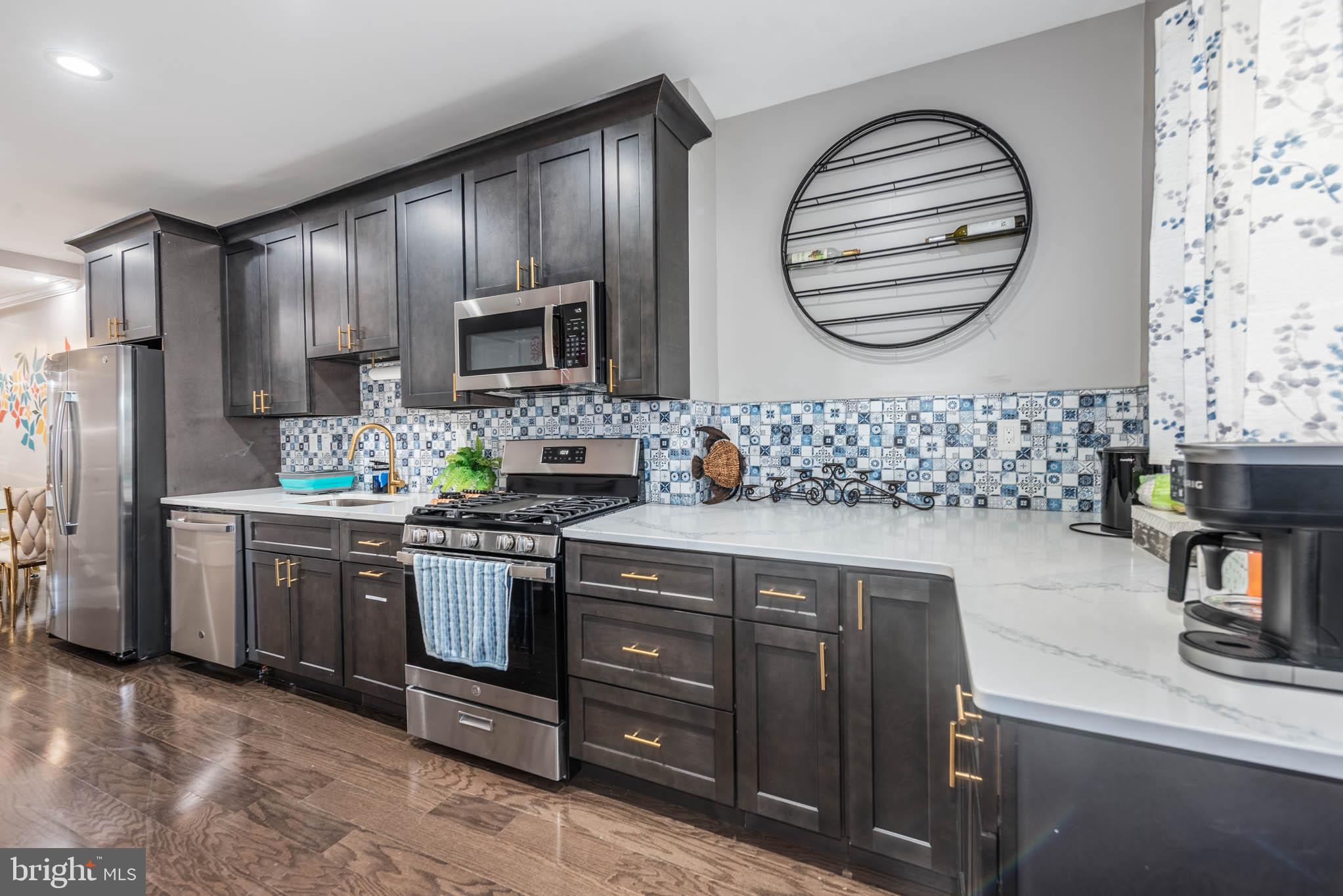 HOLLINS MARKET - Residential Lease