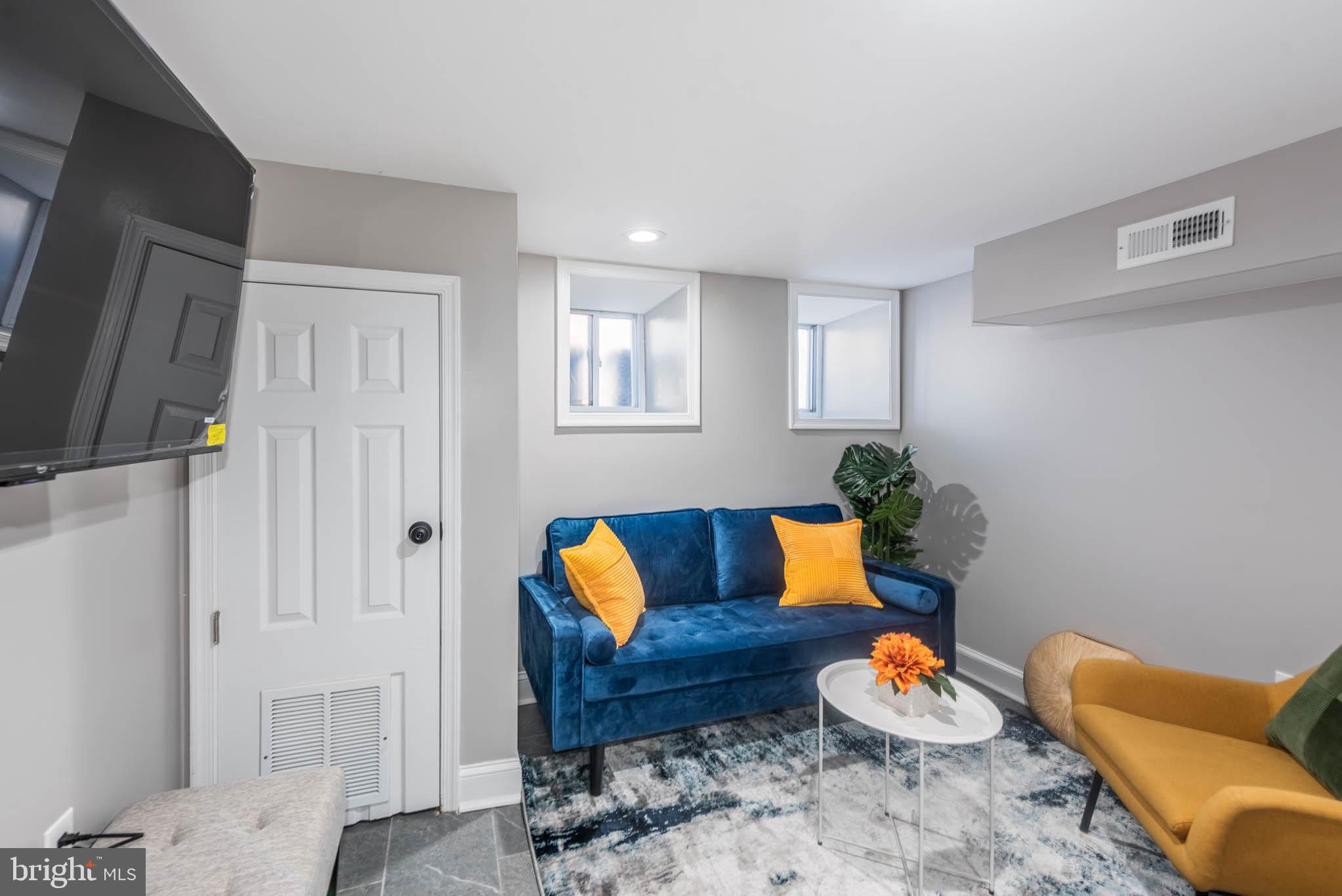 HOLLINS MARKET - Residential Lease