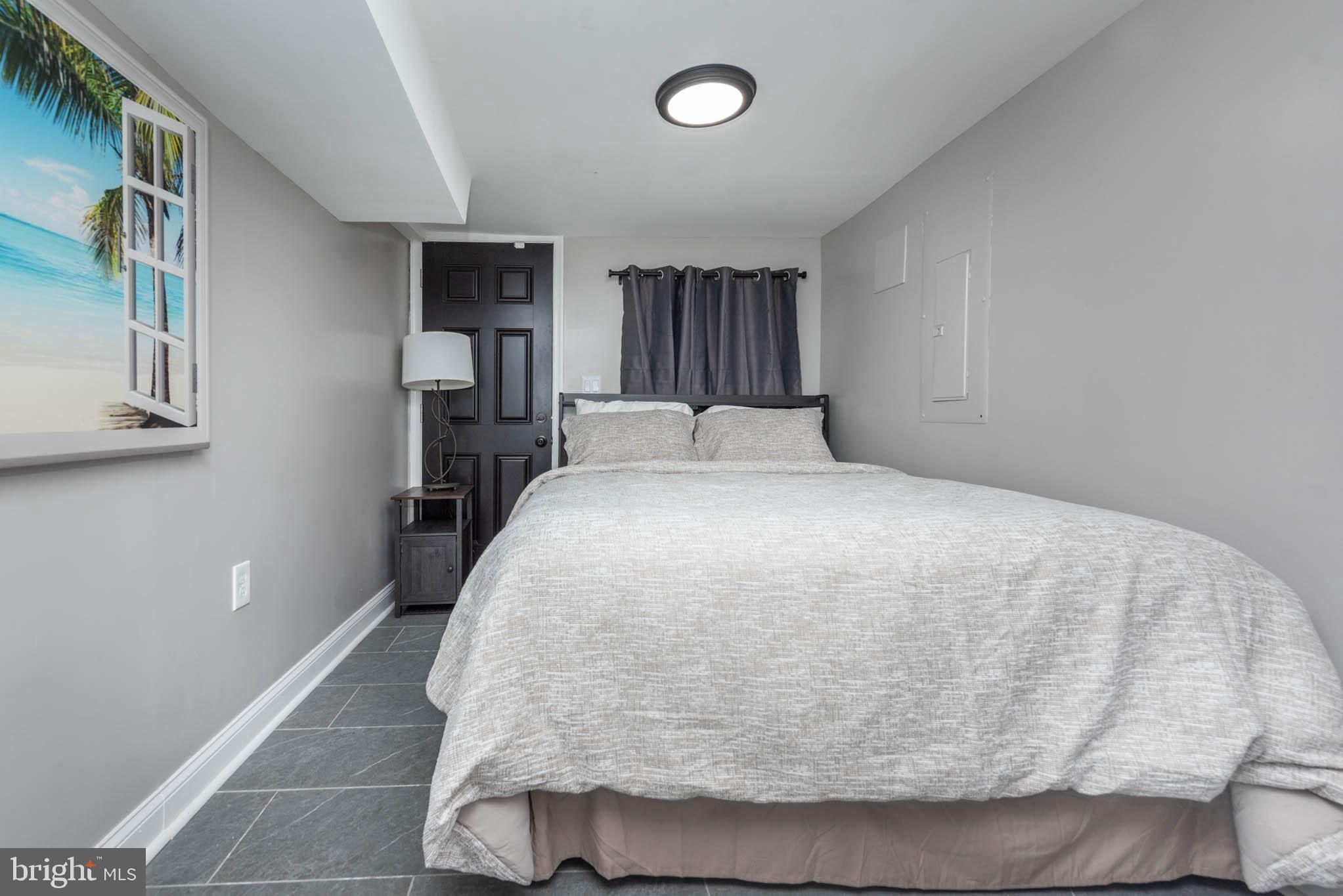 HOLLINS MARKET - Residential Lease