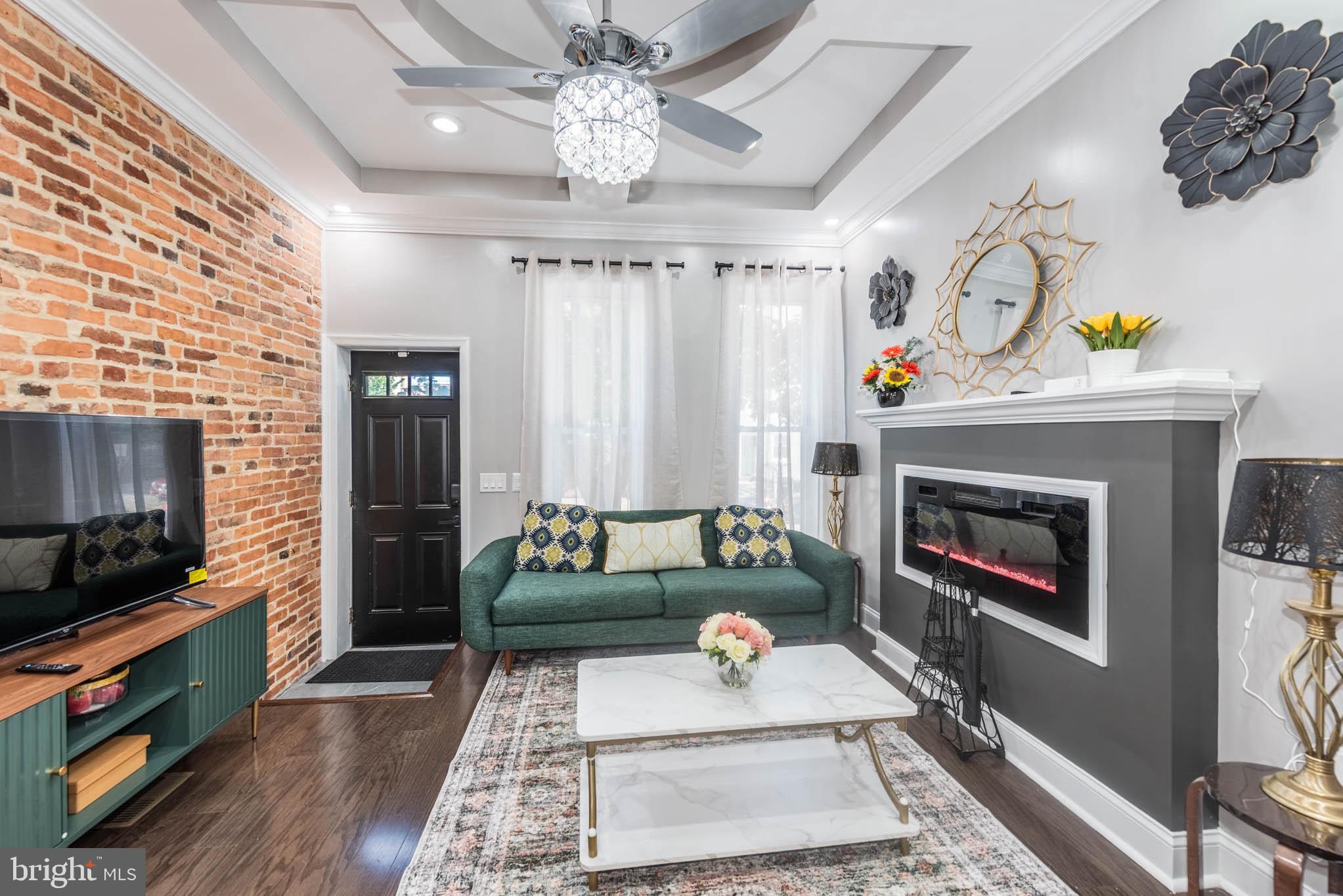 HOLLINS MARKET - Residential Lease