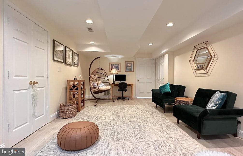 POTOMAC OUTSIDE - Residential Lease