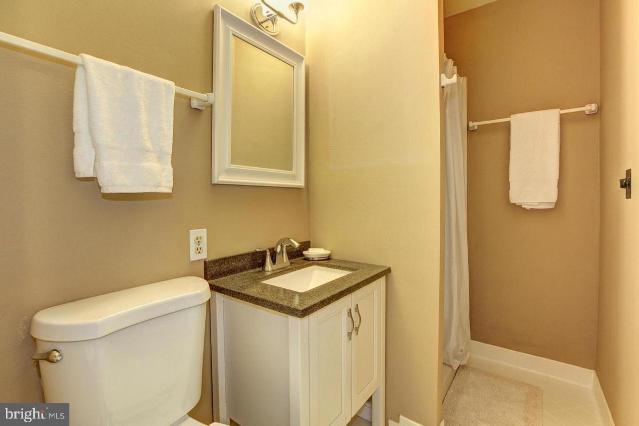 POTOMAC OUTSIDE - Residential Lease