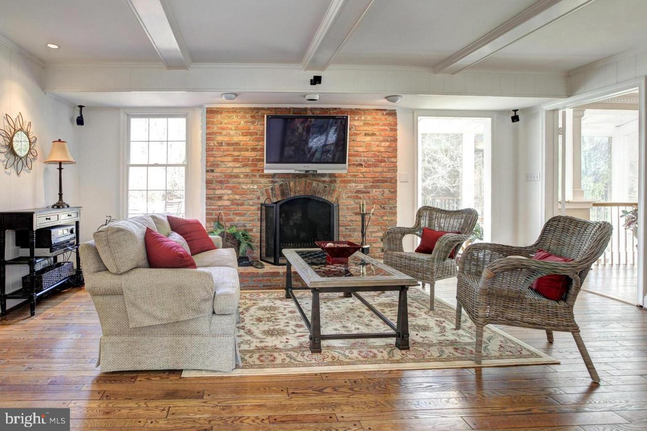 POTOMAC OUTSIDE - Residential Lease